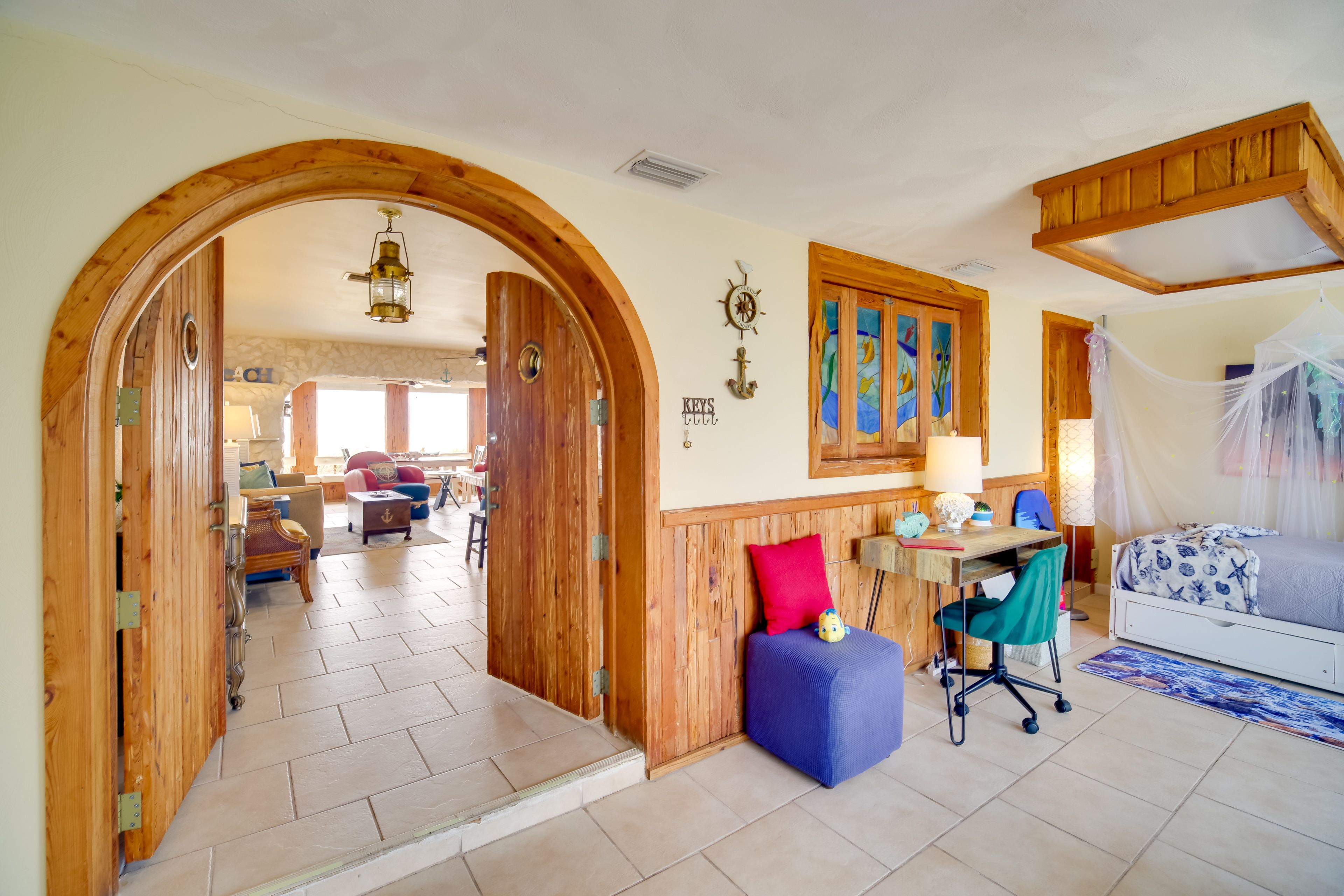 Sunroom | Work Desk | Free WiFi