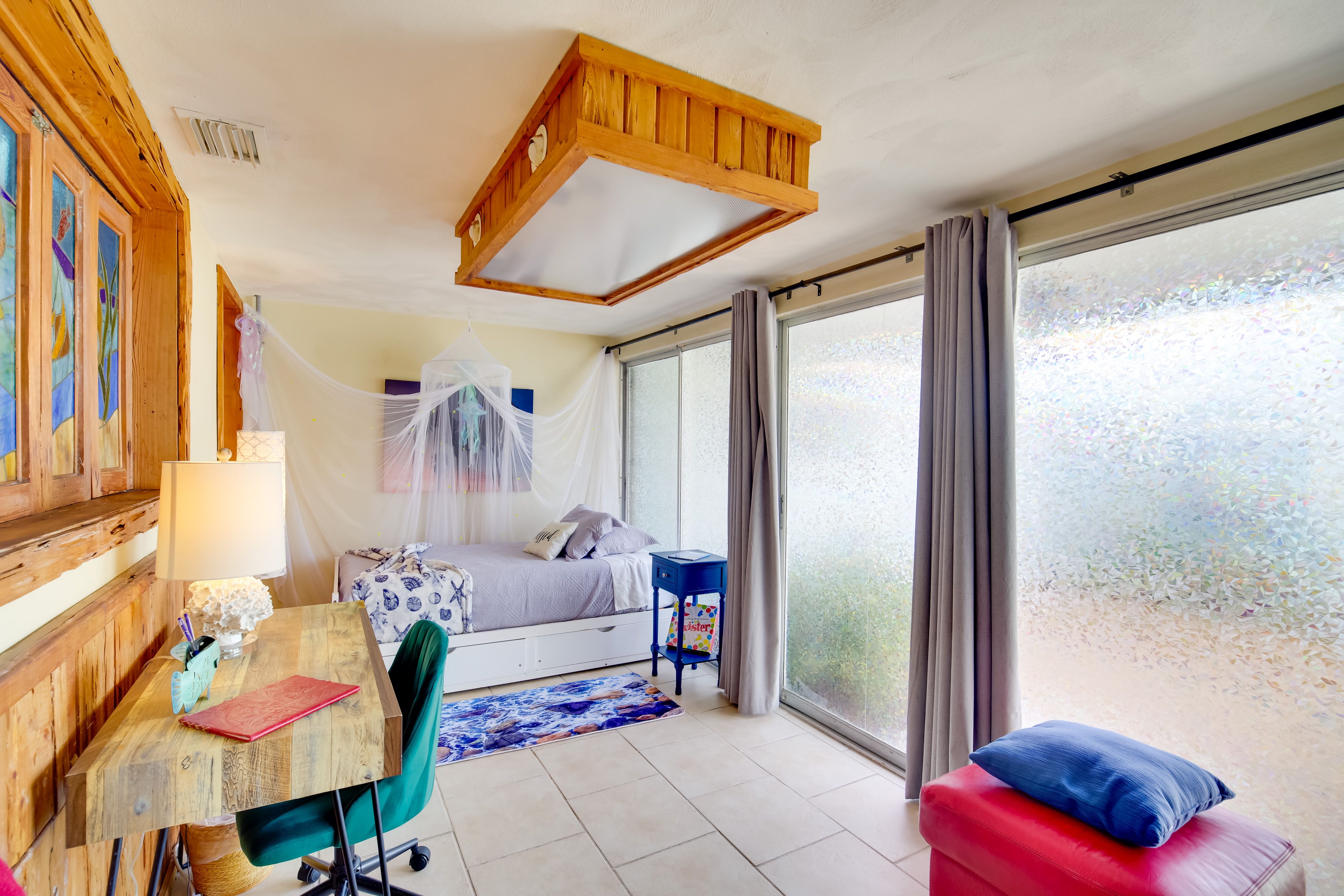 Sunroom | Twin Bed w/ Twin Trundle (Convertible to King Bed)