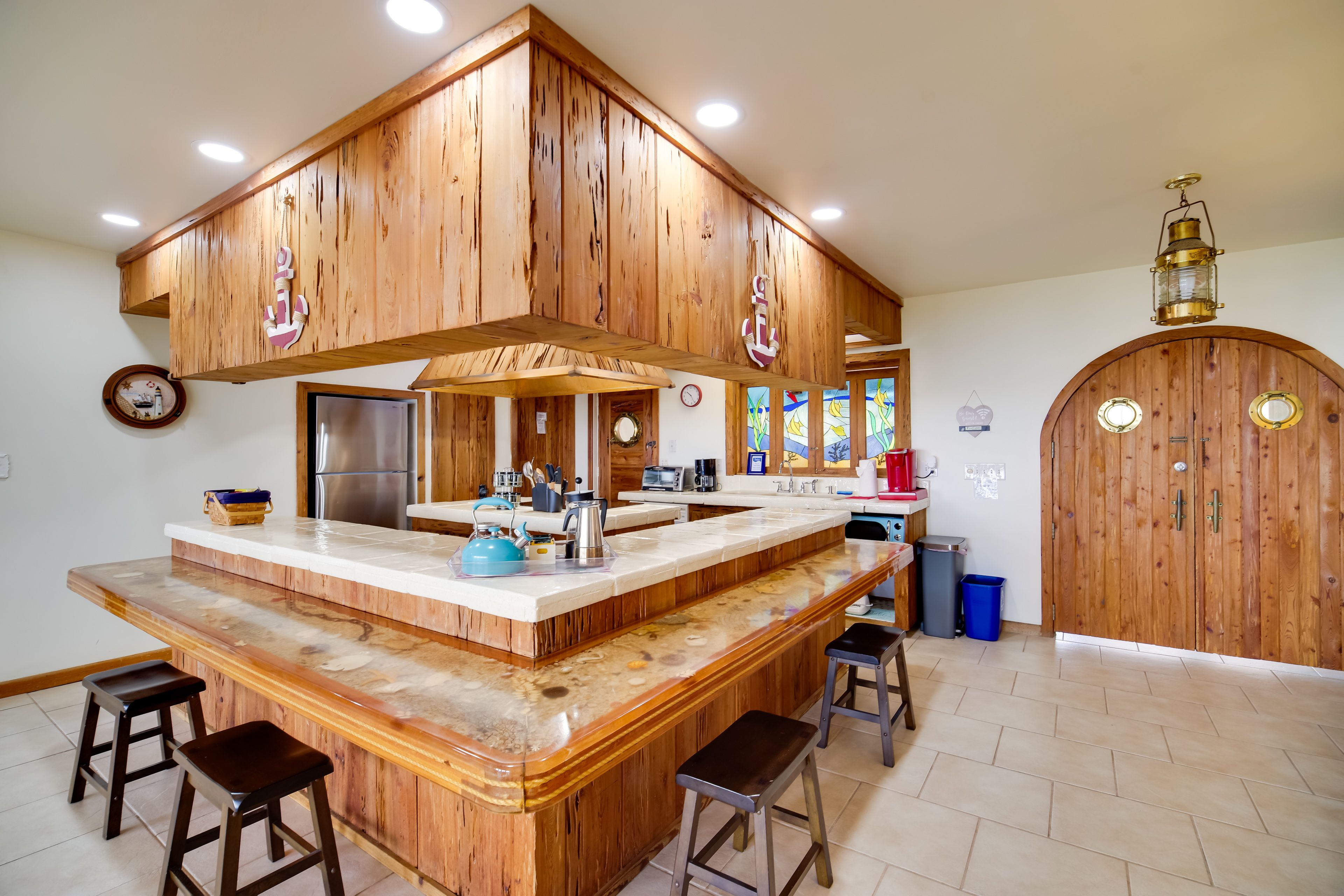 Kitchen | Cooking Basics | Wraparound Bar Seating