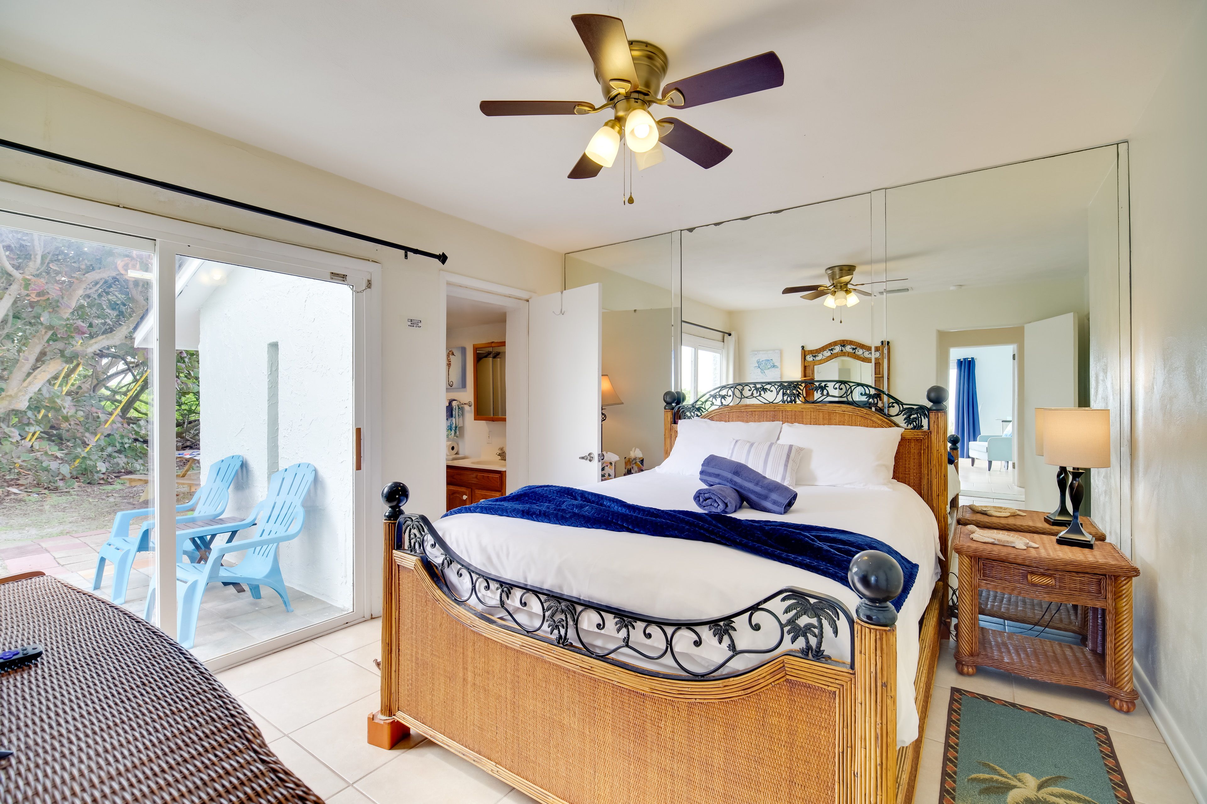 Bedroom 2 | Queen Bed