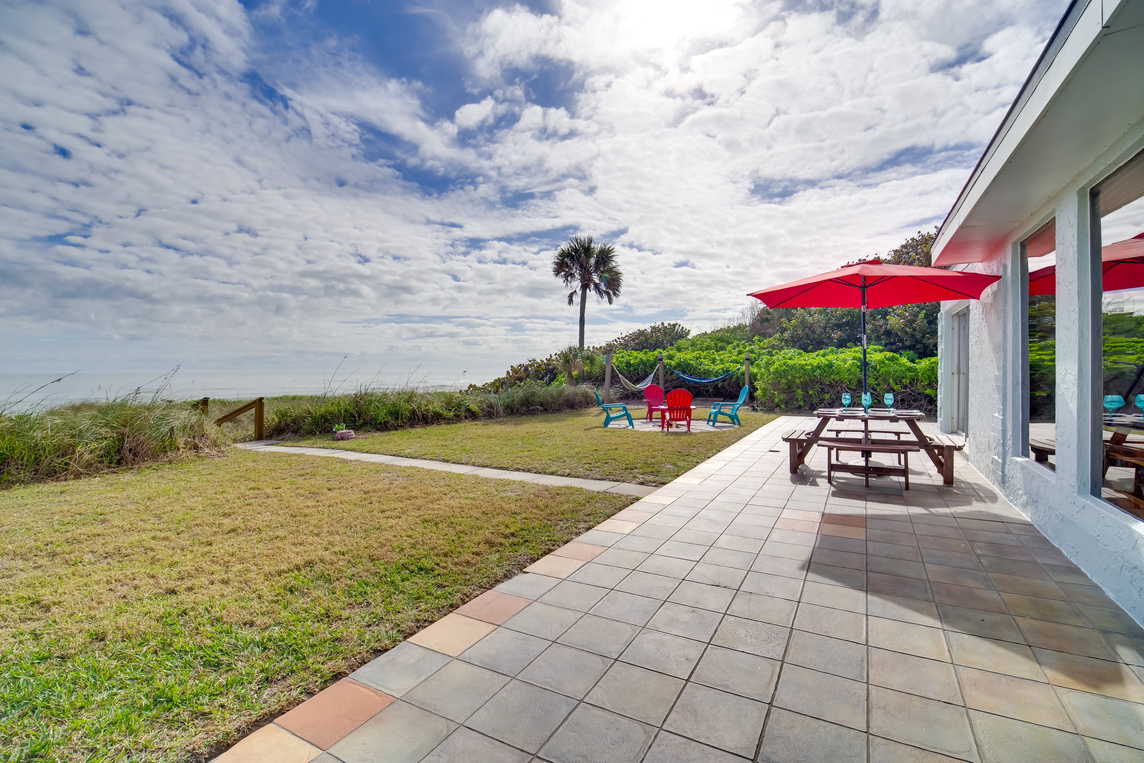 Private Deck | Outdoor Dining Set | Fire Pit