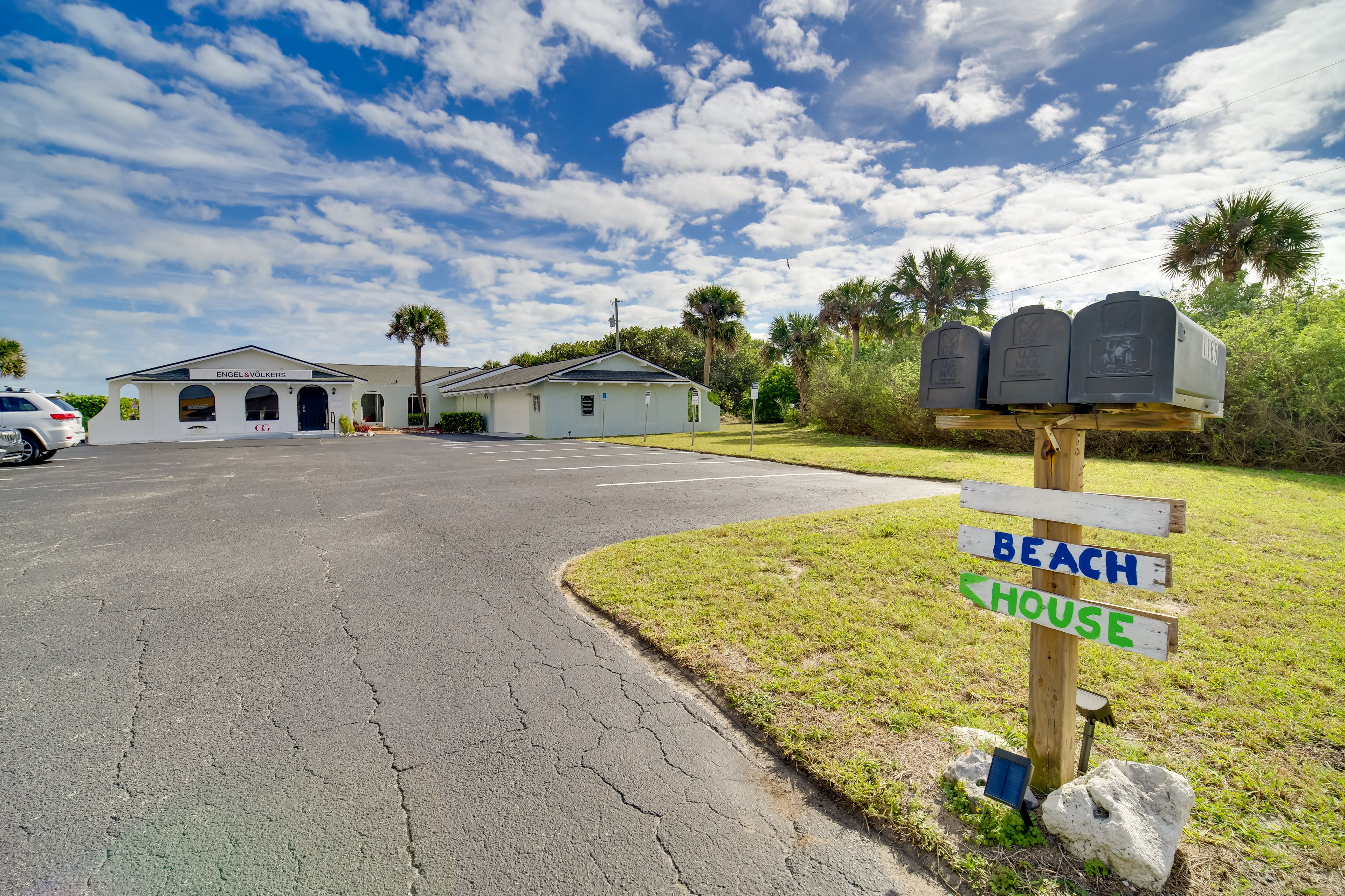 Parking | Garage (1 Vehicle) | Community Lot