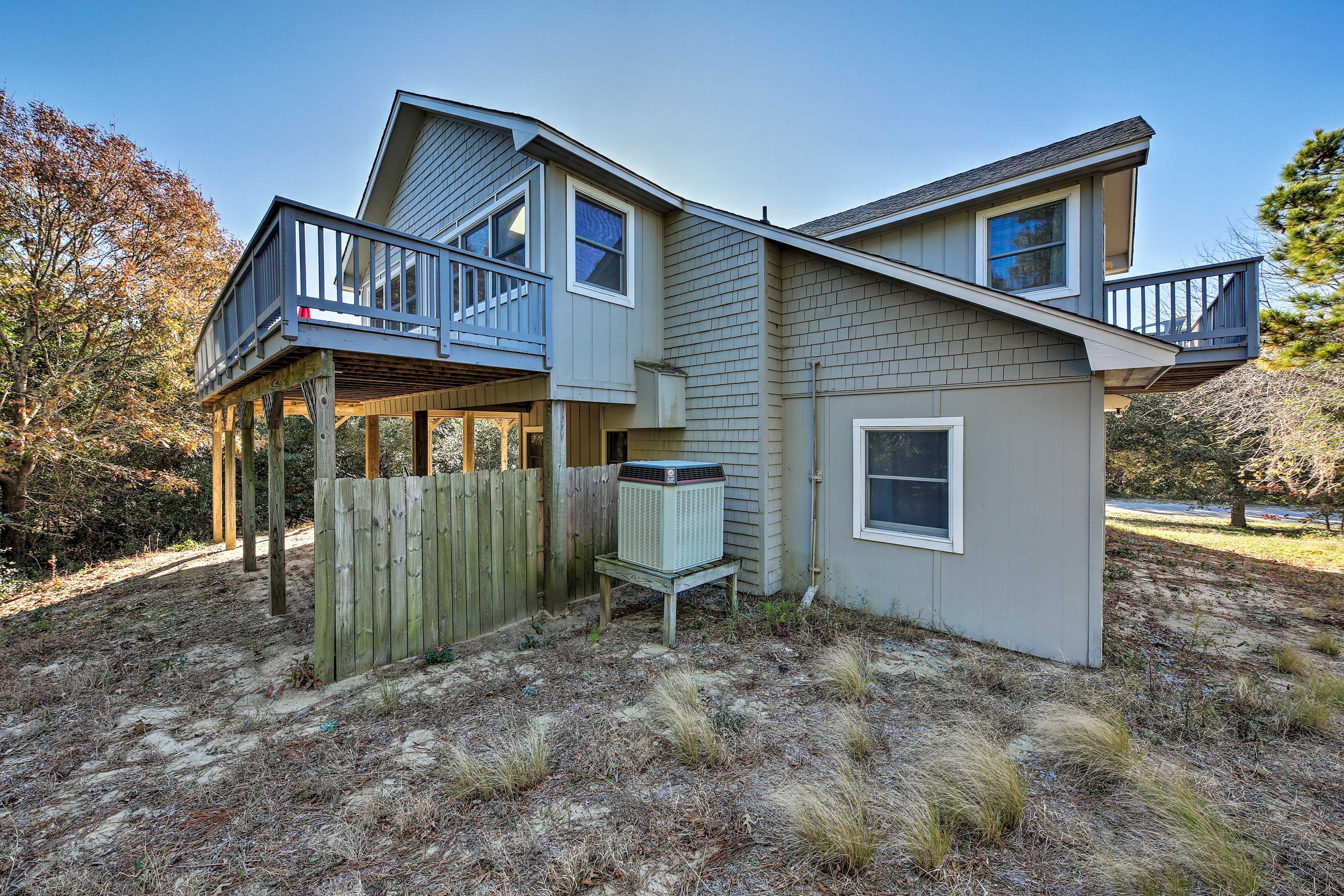 Exterior | Parking | Garage (1 Vehicle) | Driveway (2 Vehicles)