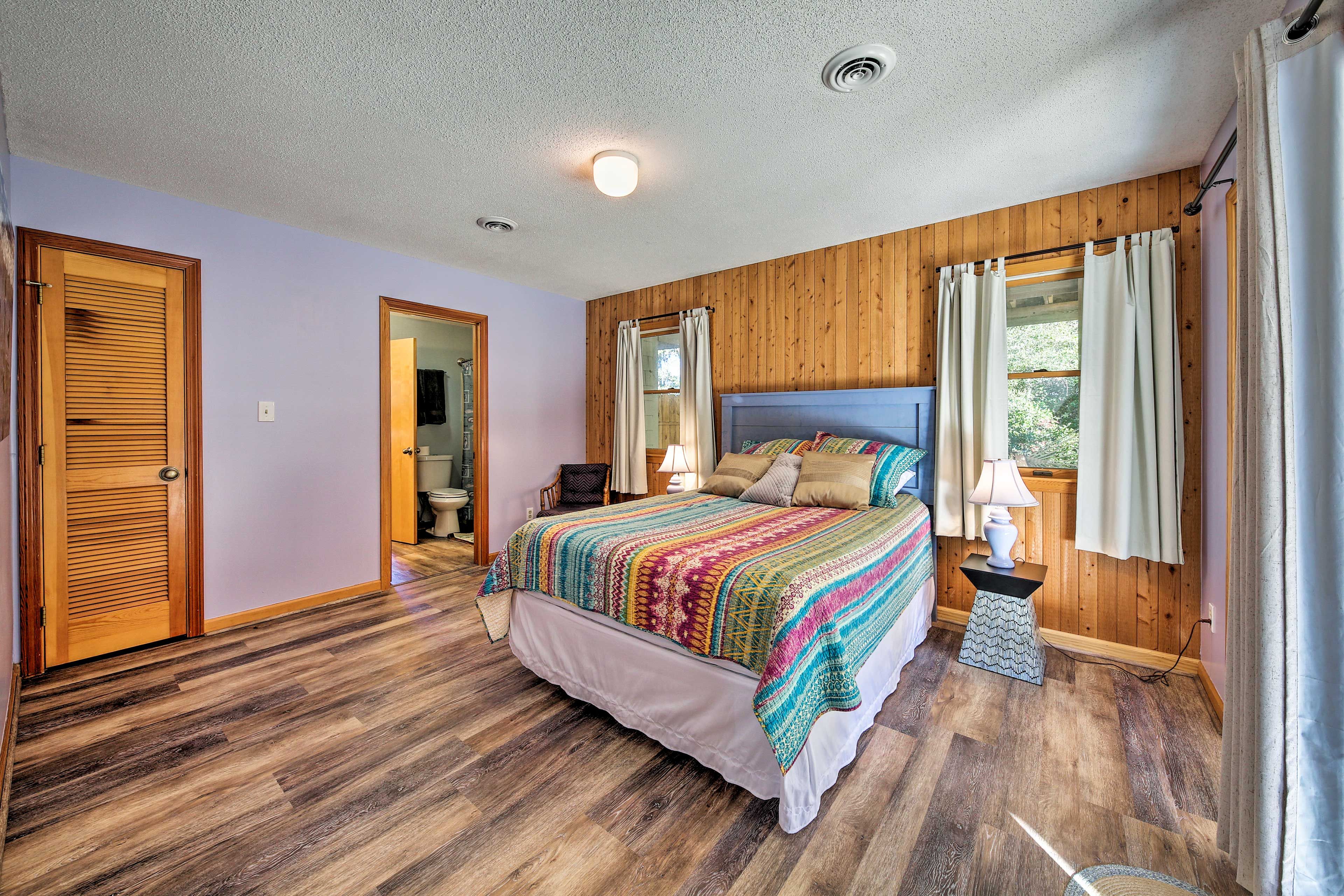 Bedroom 5 | Queen Bed