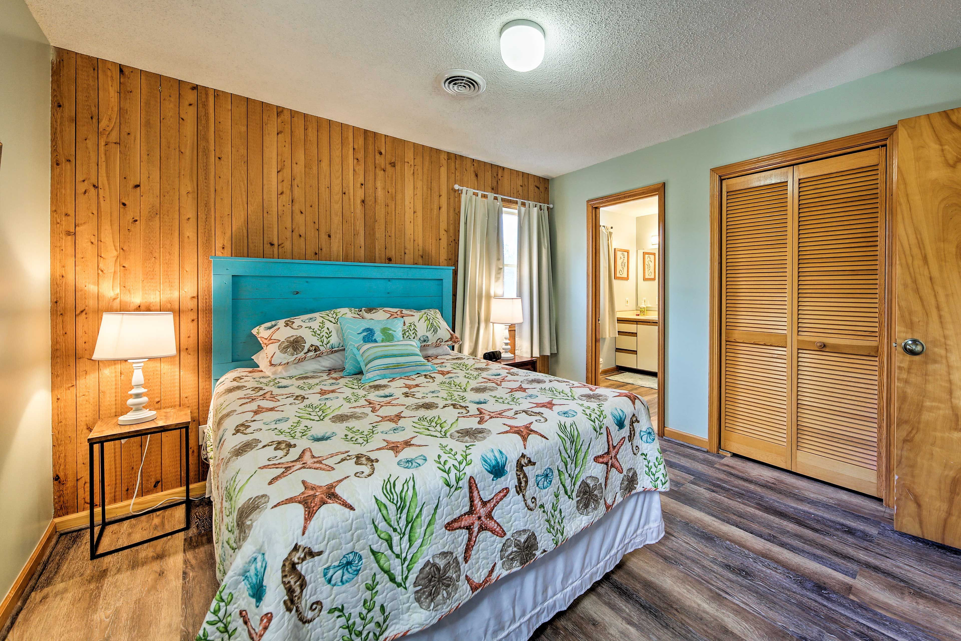 Bedroom 2 | Queen Bed | En-Suite Bathroom