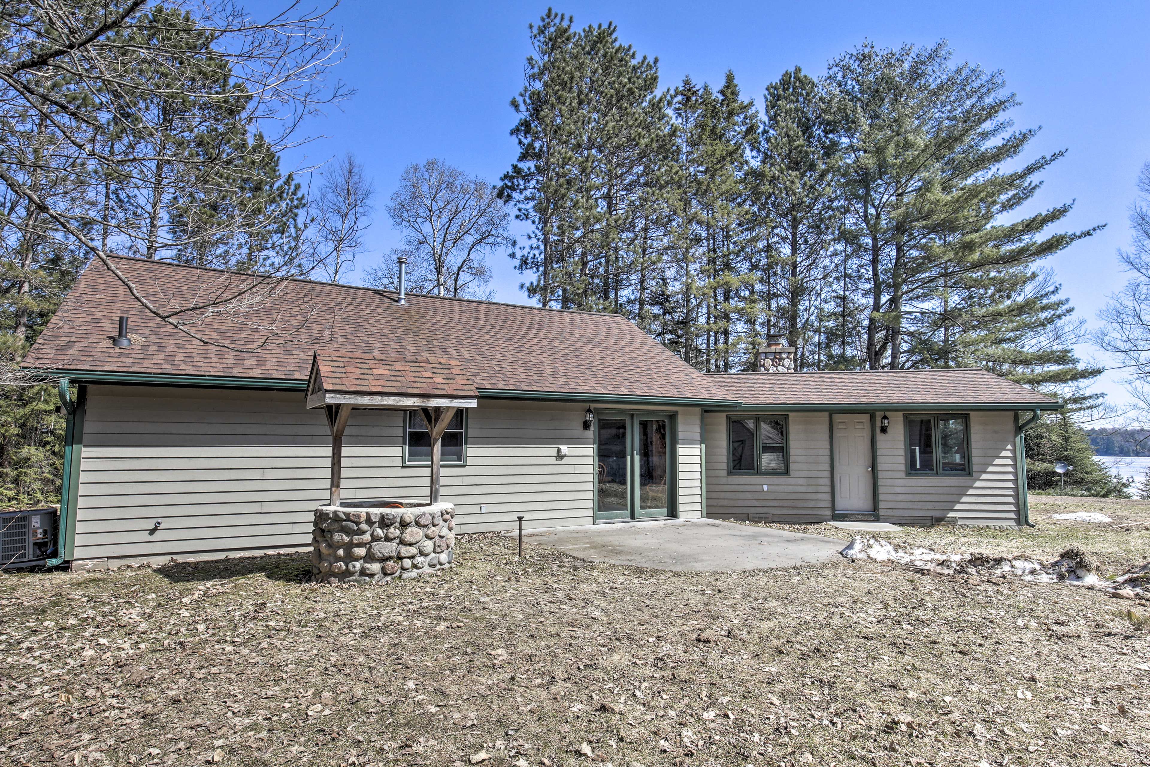 Quiet, wooded surroundings set a peaceful environment.