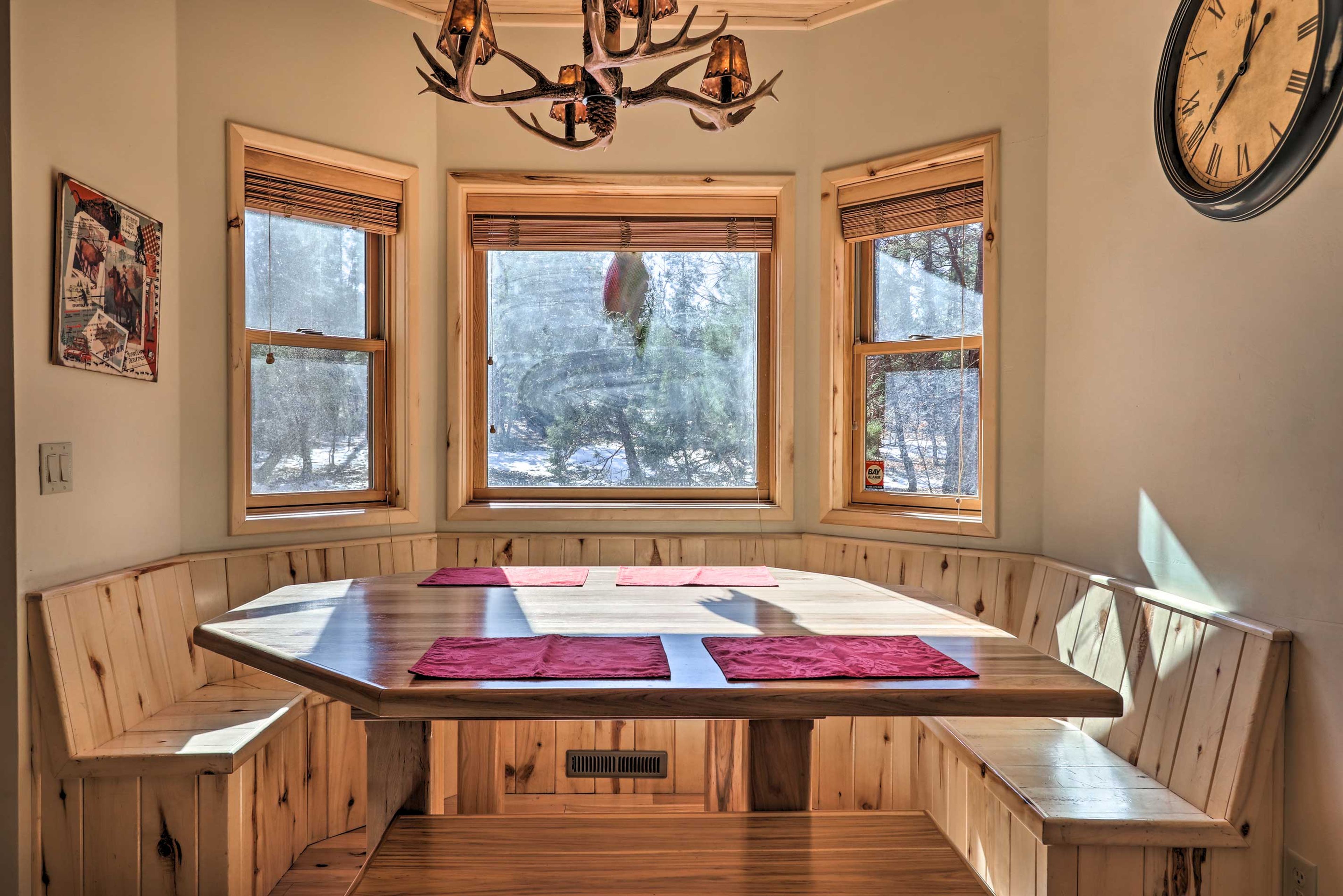 Dining Area | Dishes & Flatware Provided