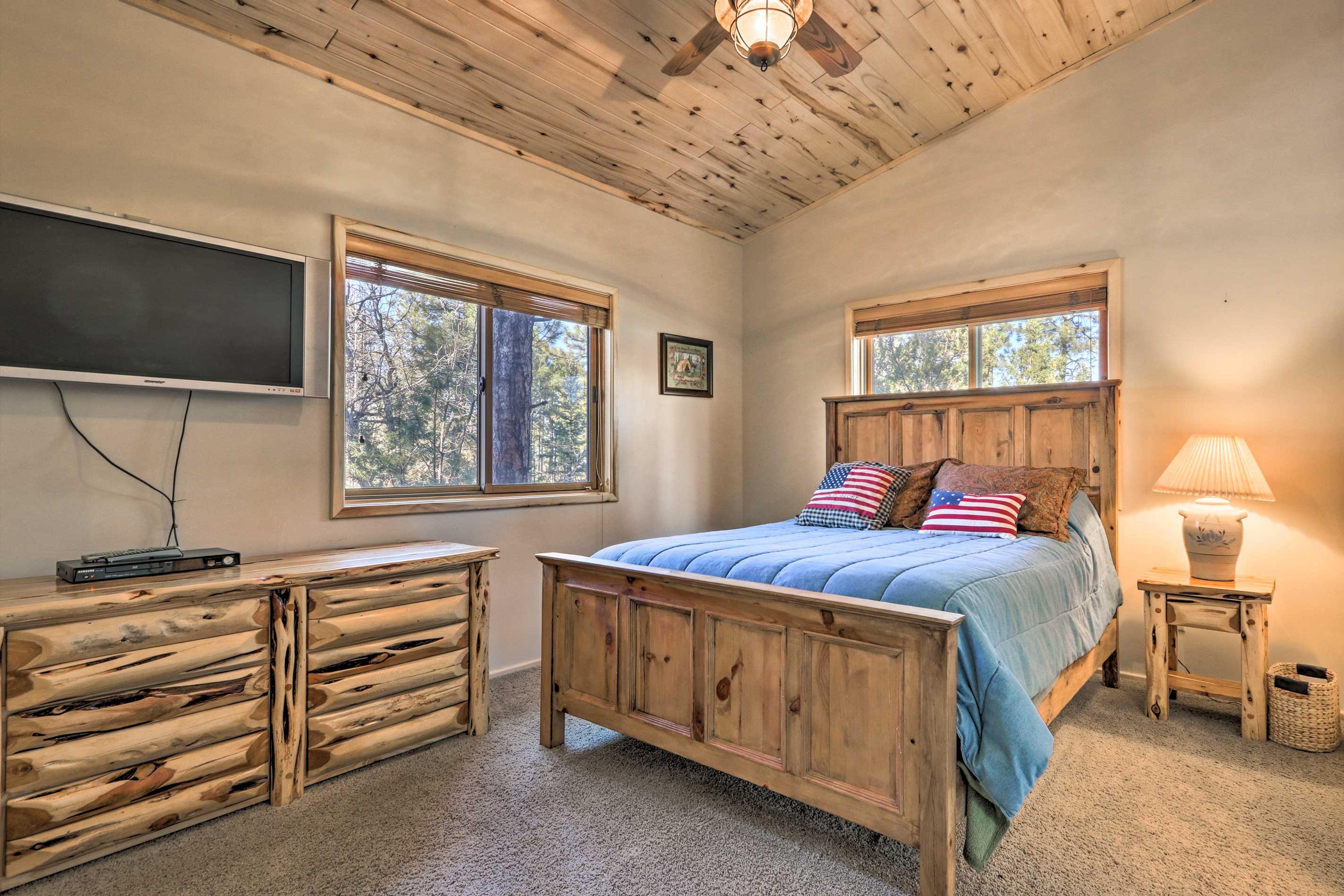 Bedroom 2 | Queen Bed