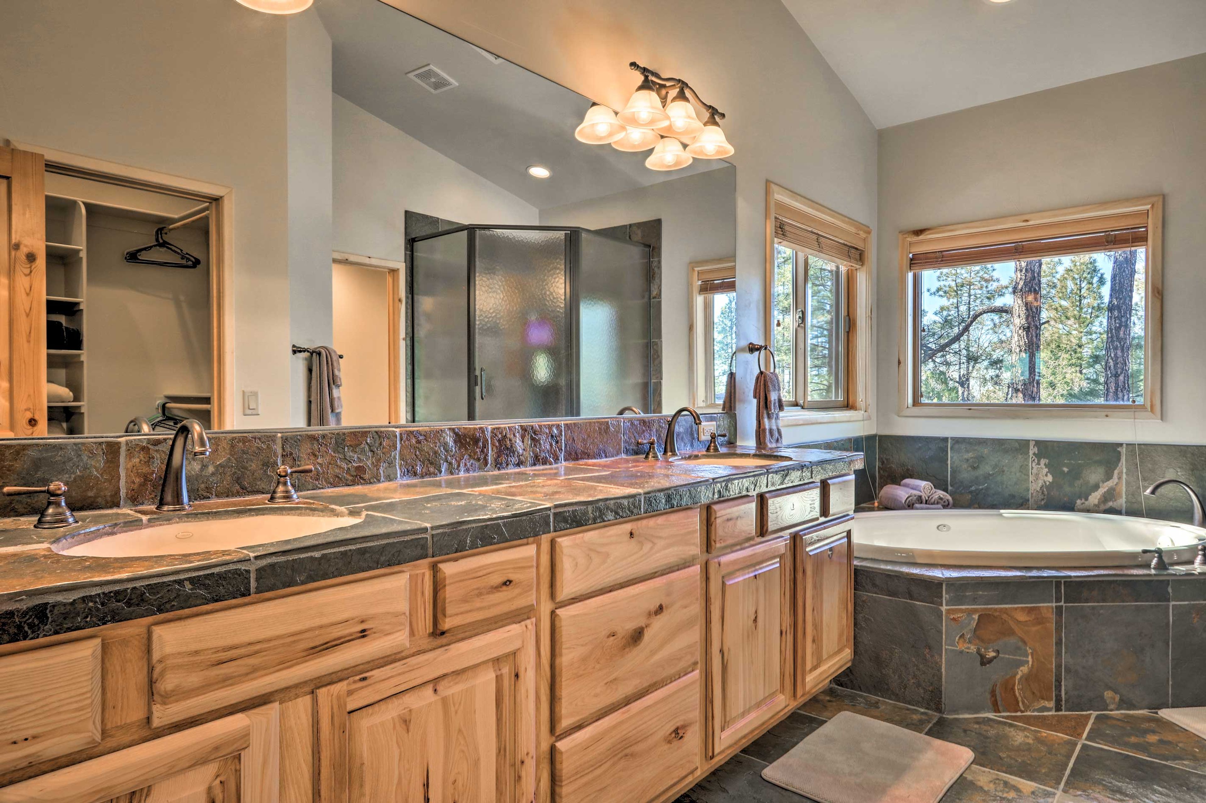 En-Suite Bathroom | Soaking Tub | Towels & Linens Provided