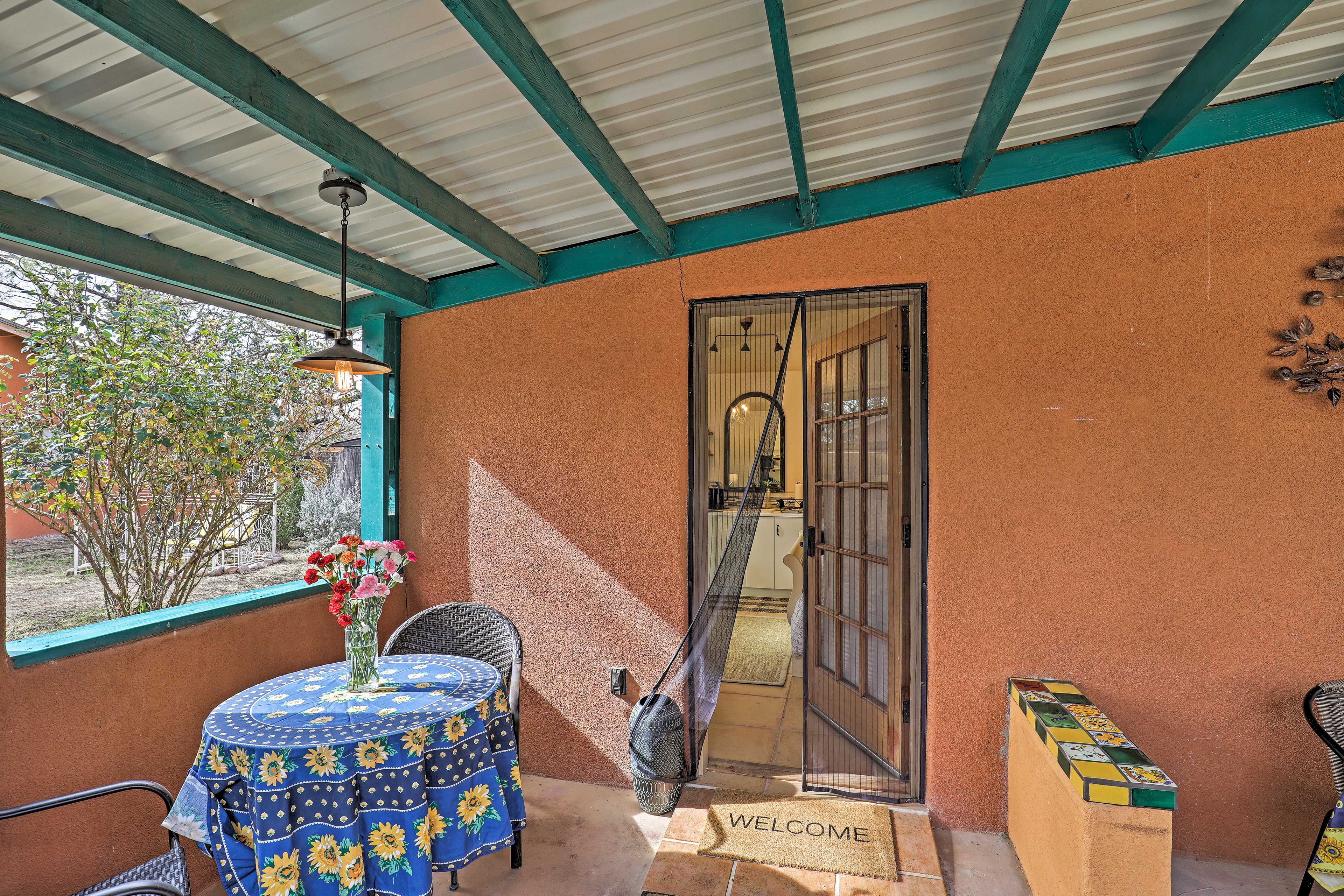 Covered Porch | Outdoor Dining