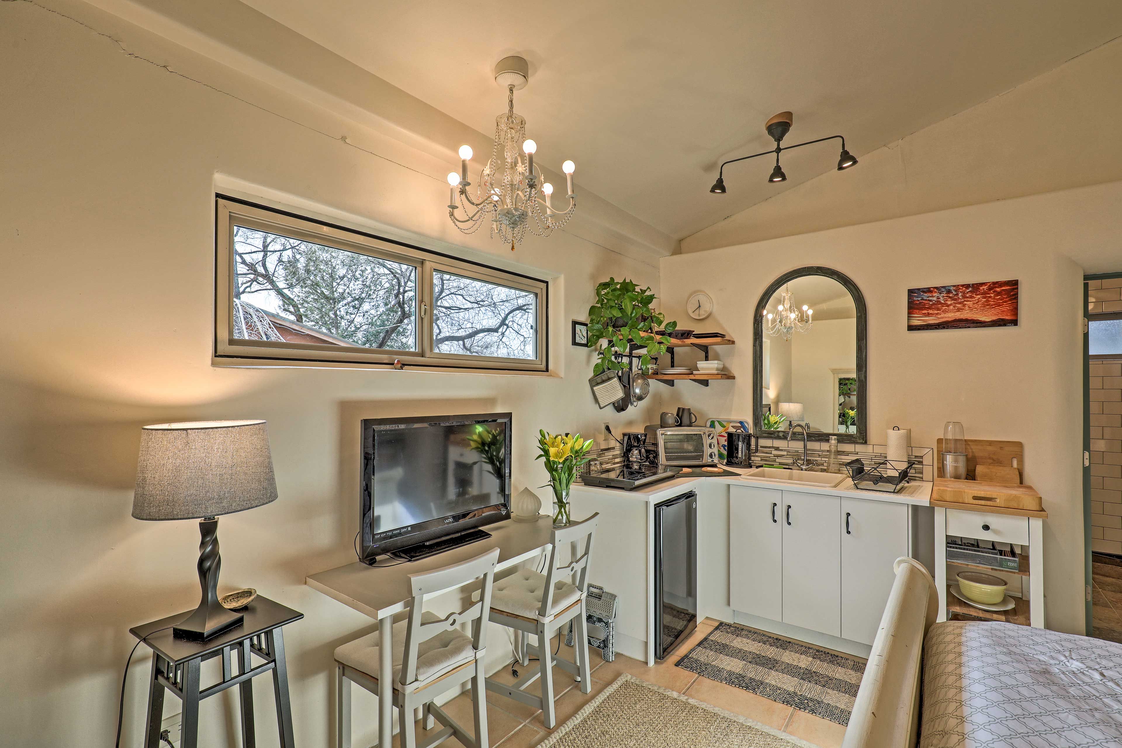 Dining Area | 50" Smart TV