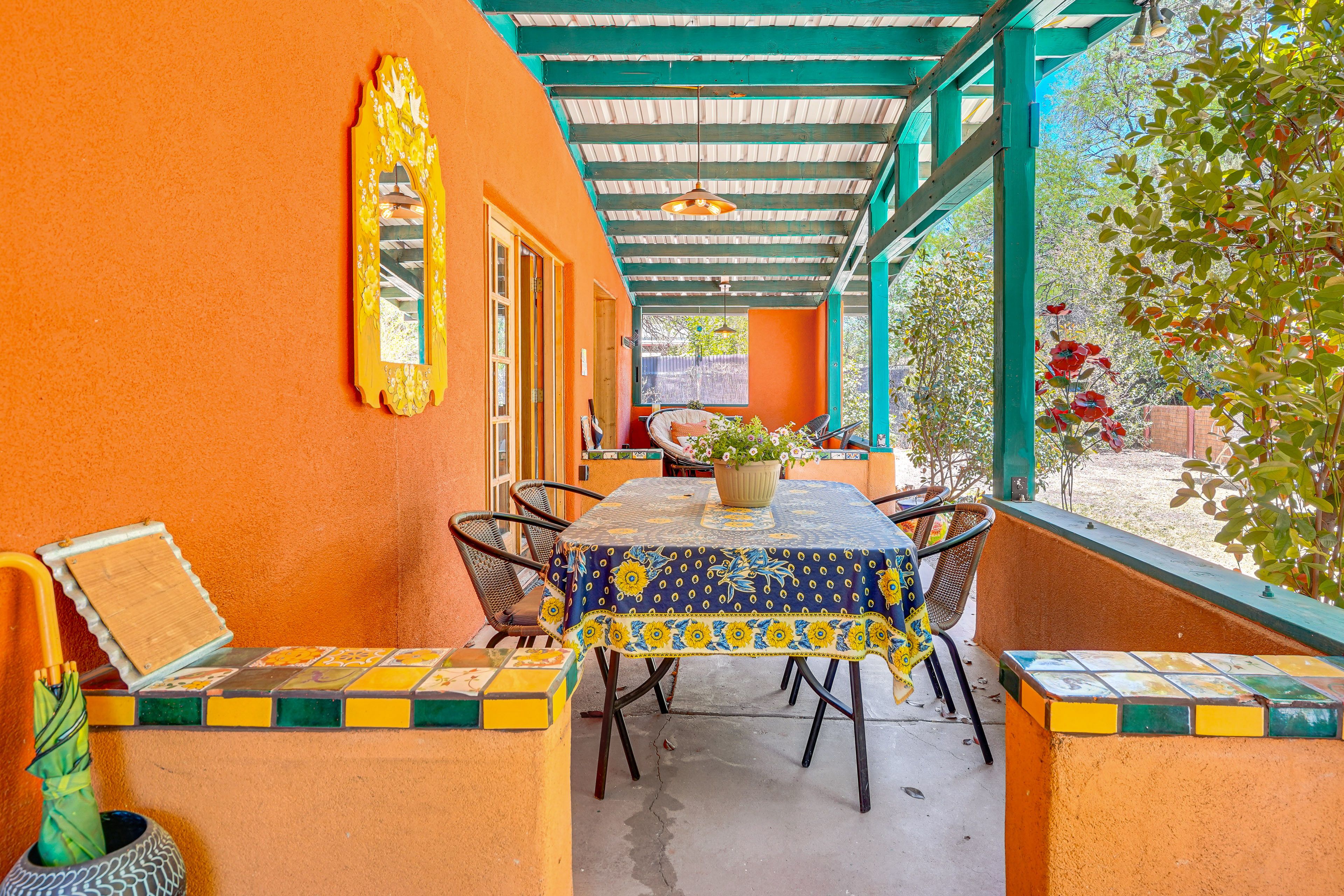 Covered Porch | Outdoor Dining