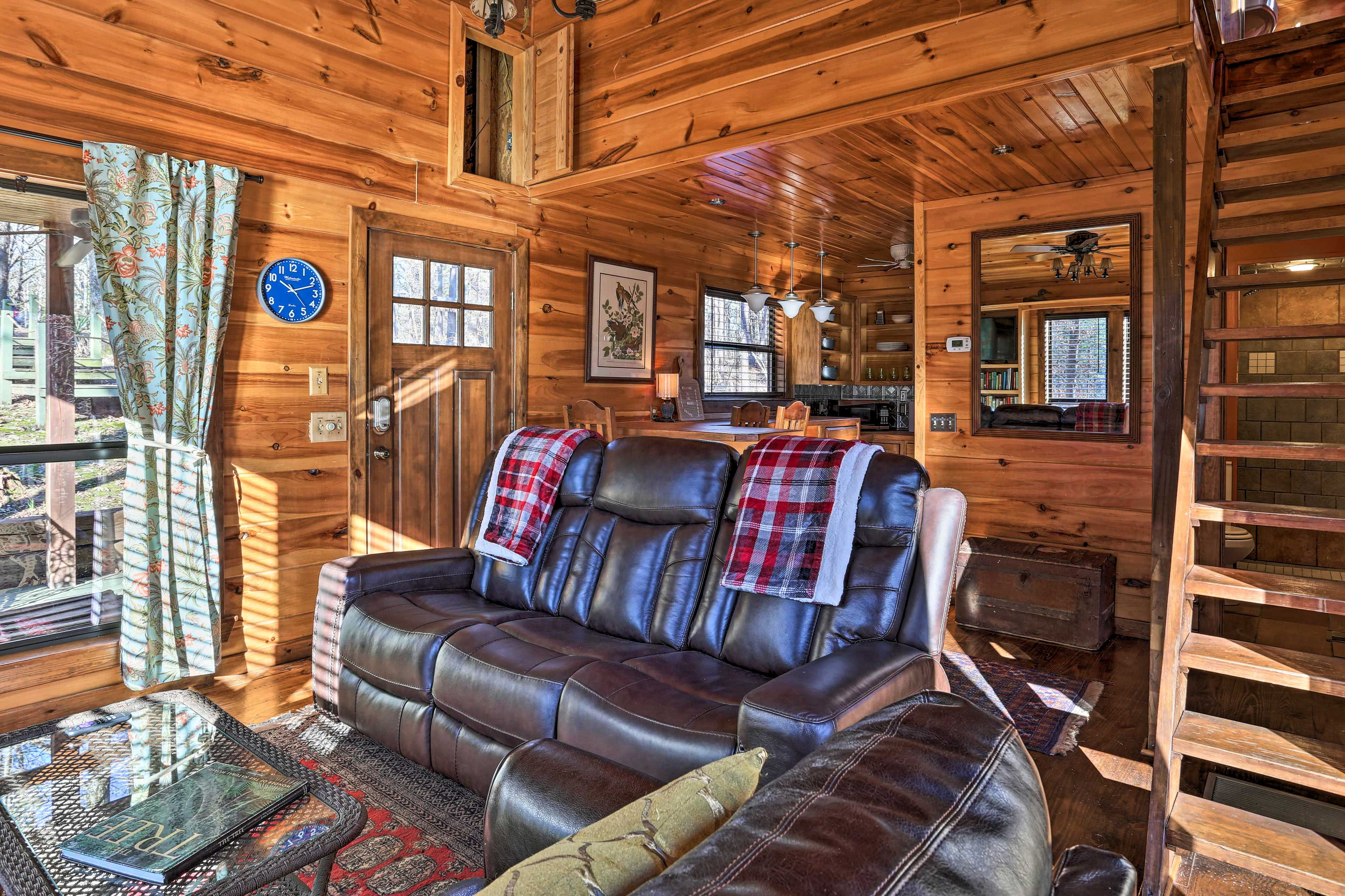 Natural light pours in through this cabin's large windows.