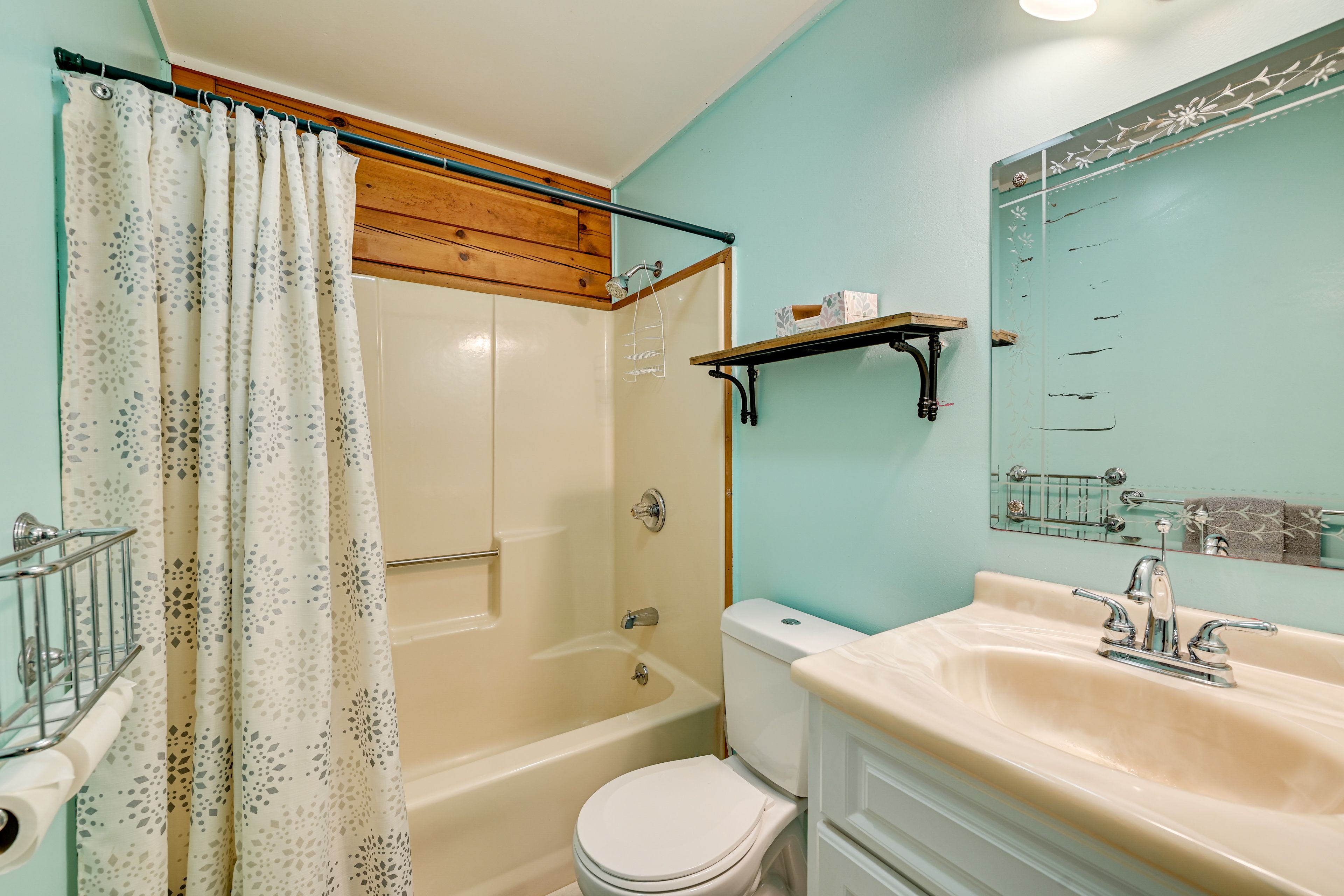 Bathroom | Towels Provided