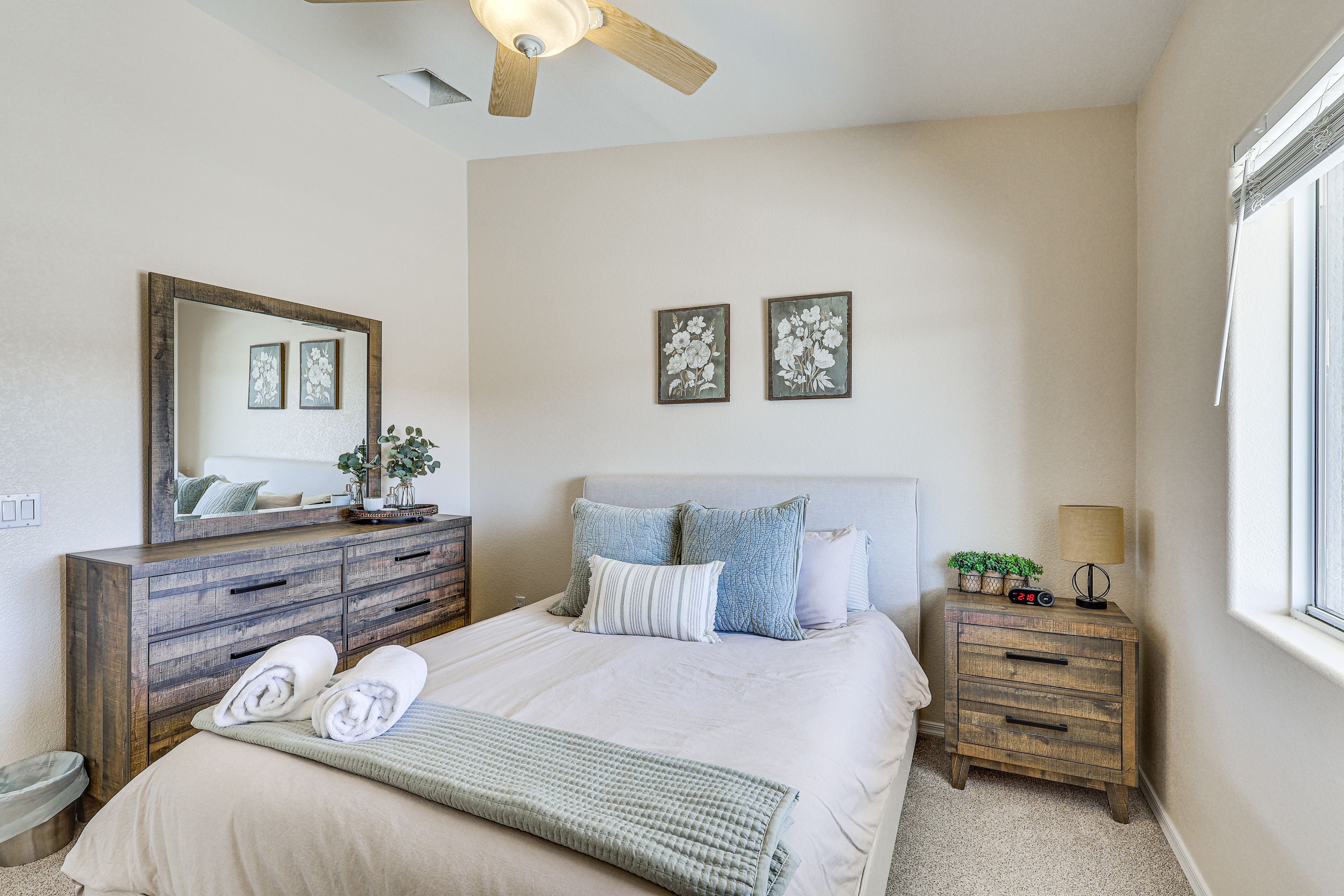 Bedroom 2 | Queen Bed