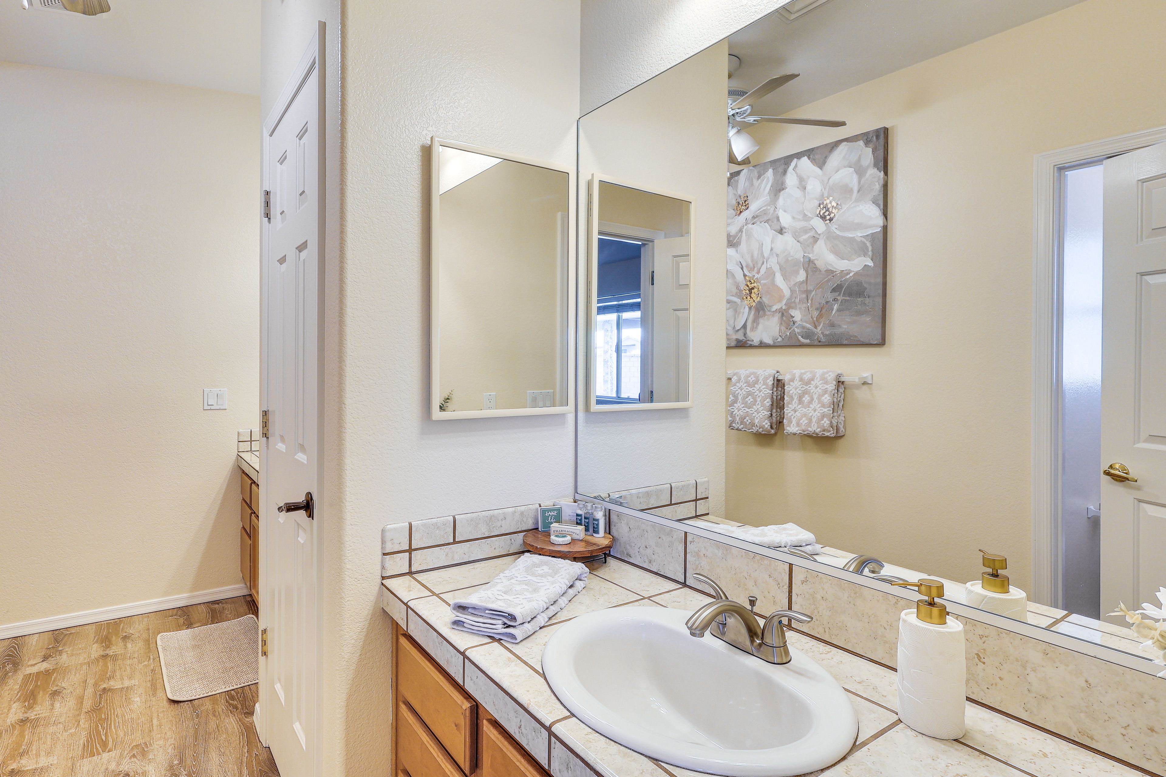 Full Bathroom | Linens & Towels