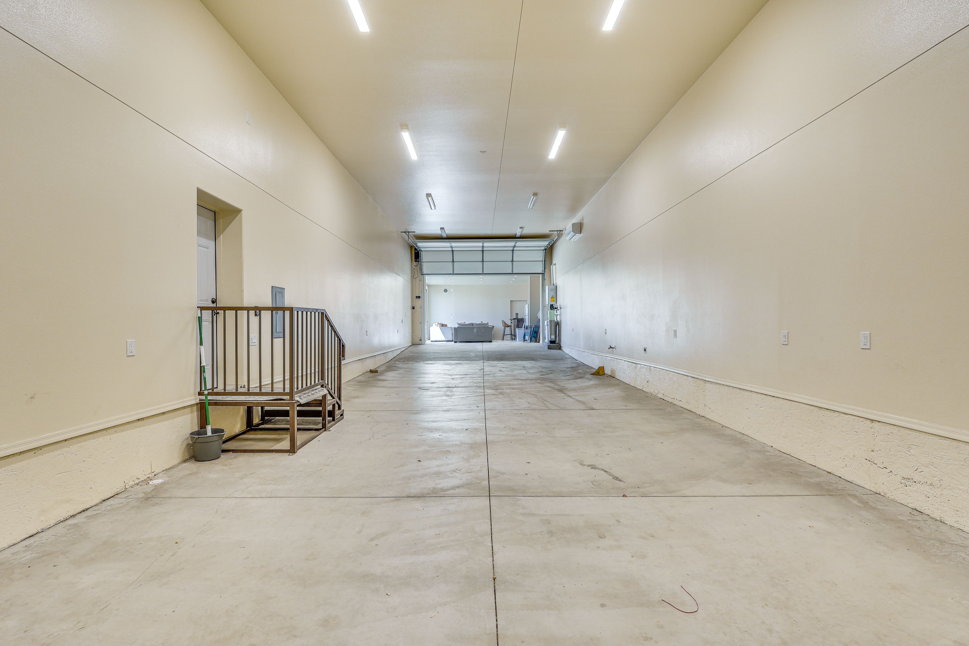 Parking | RV Garage (2+ Vehicles, RV, or Boat)