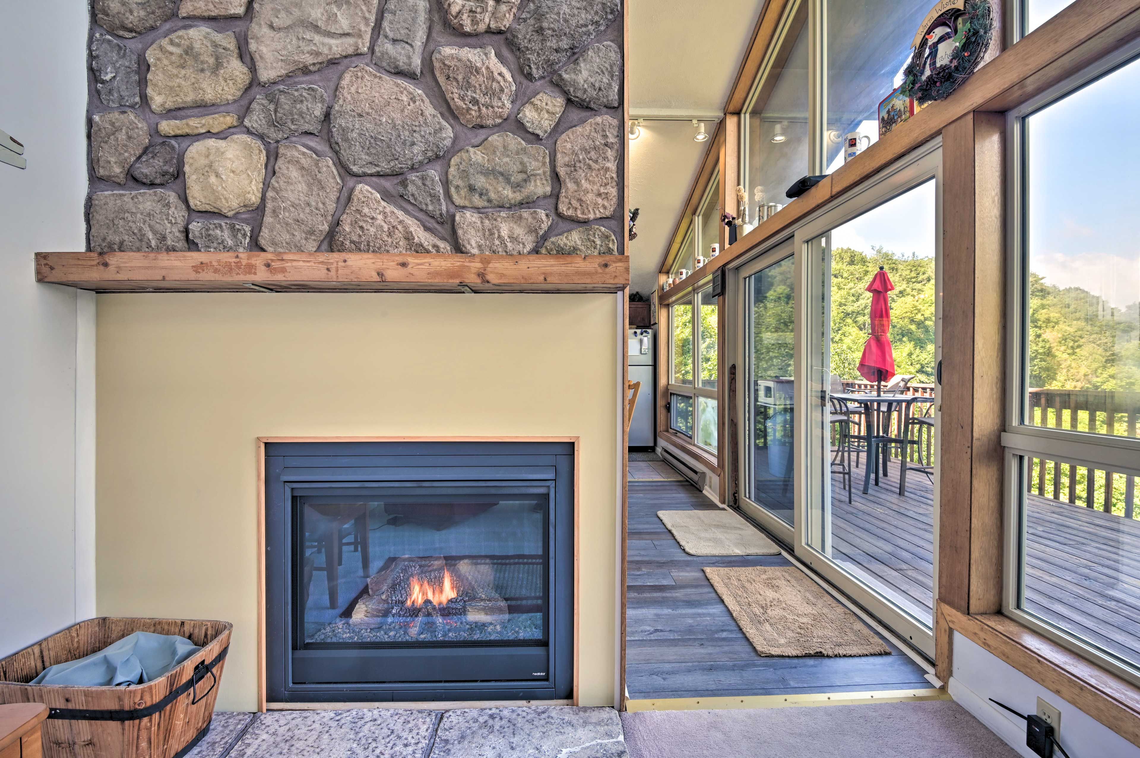 Living Room | Gas Fireplace