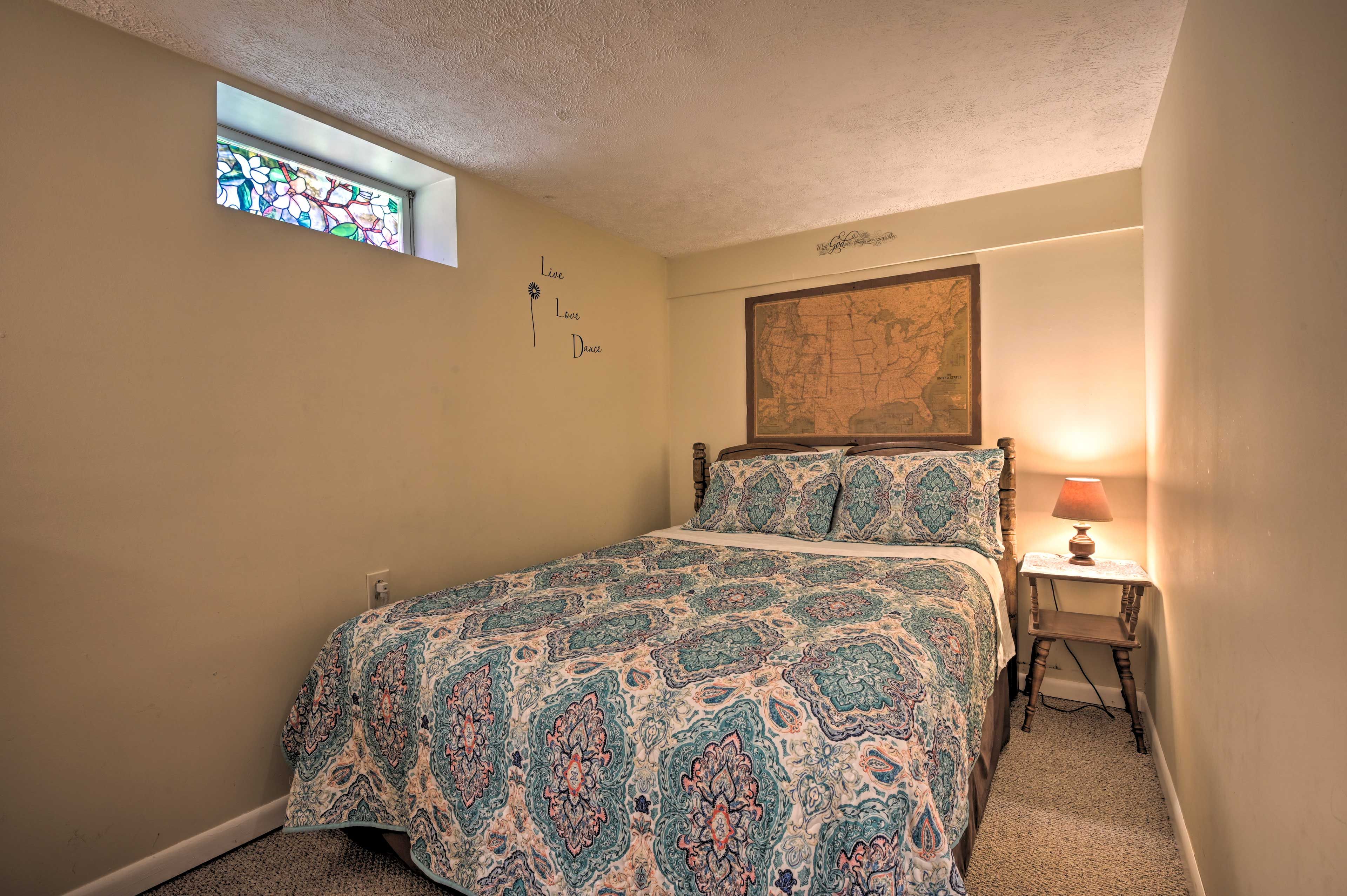 Bedroom 3 | Queen Bed