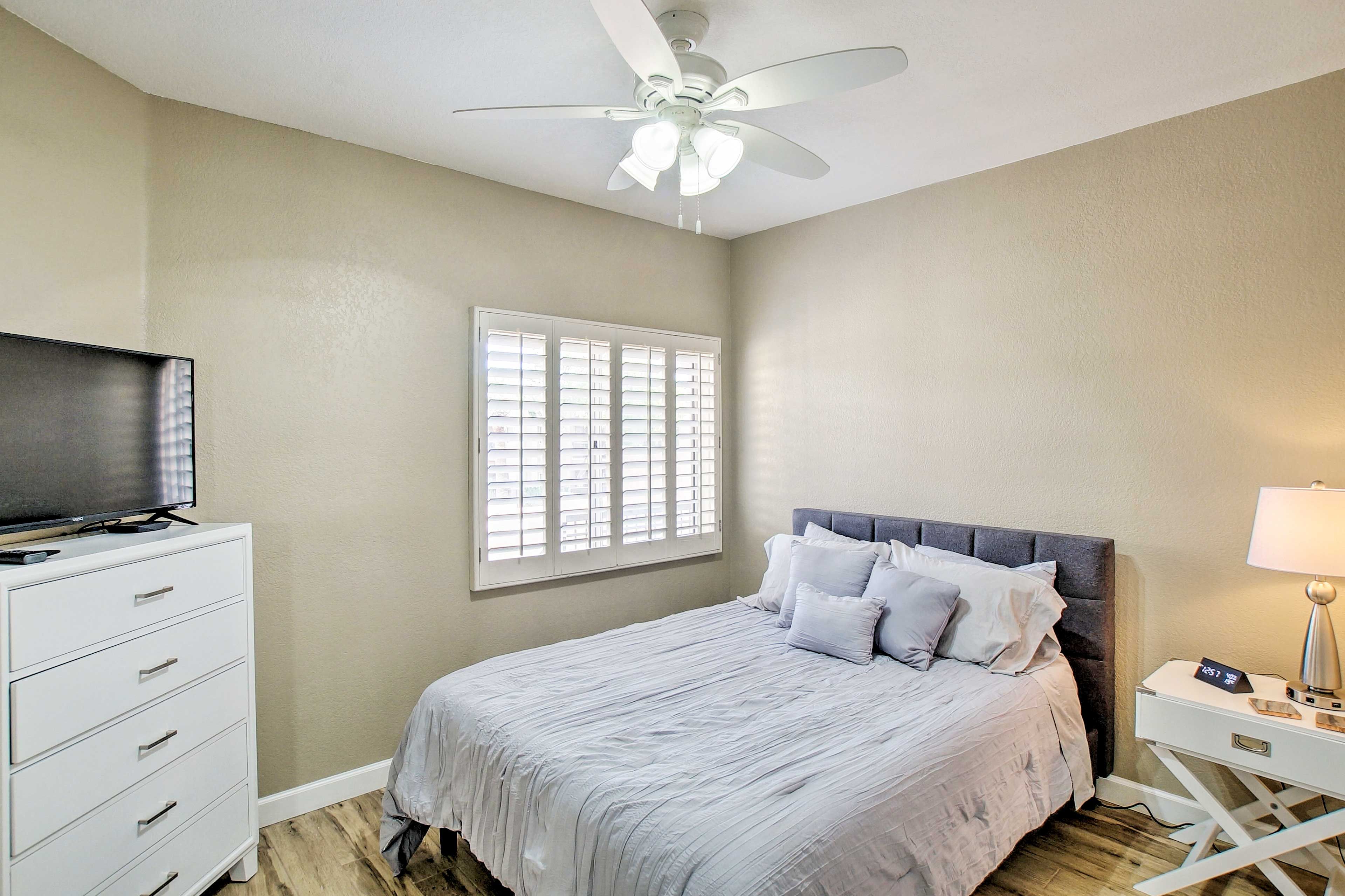 Bedroom 2 | Queen Bed