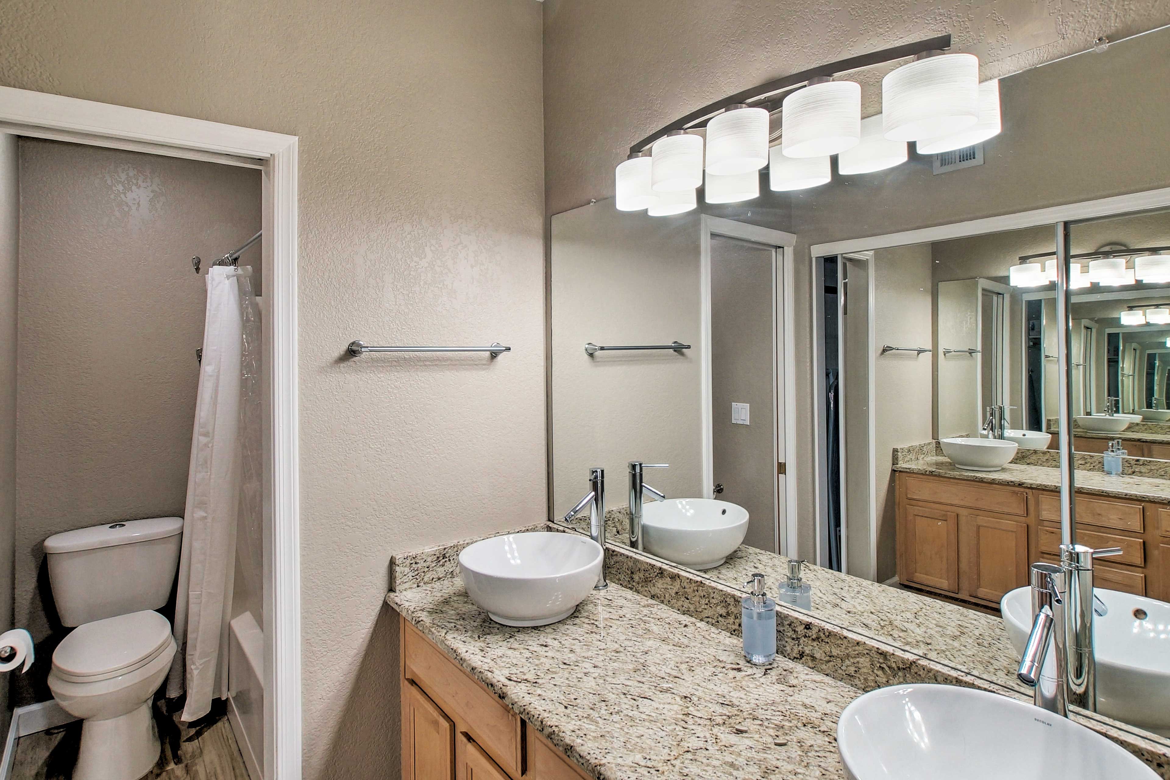 En-Suite Bathroom | Towels & Linens Provided