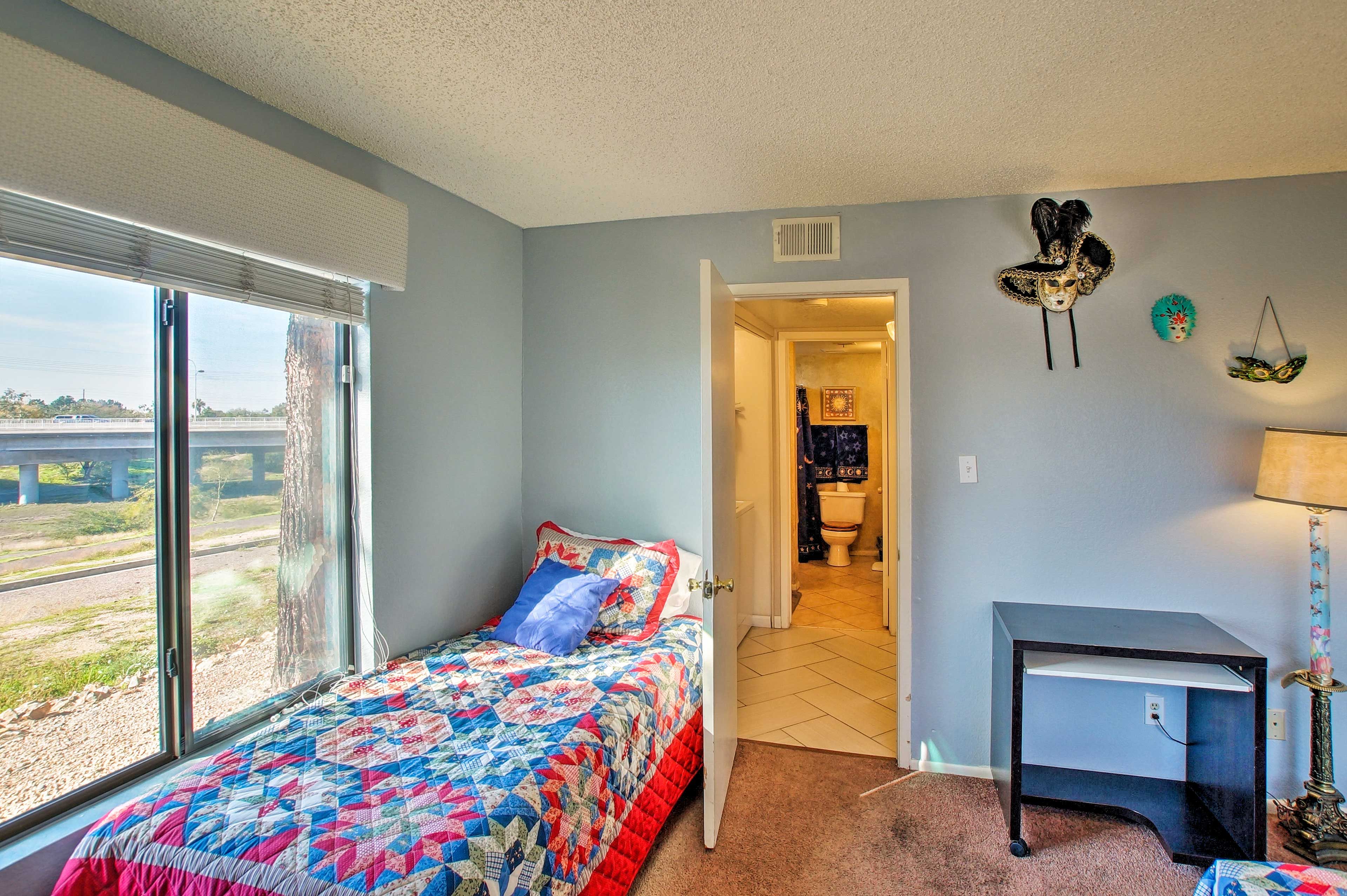 The kids will like bunking together in this room.