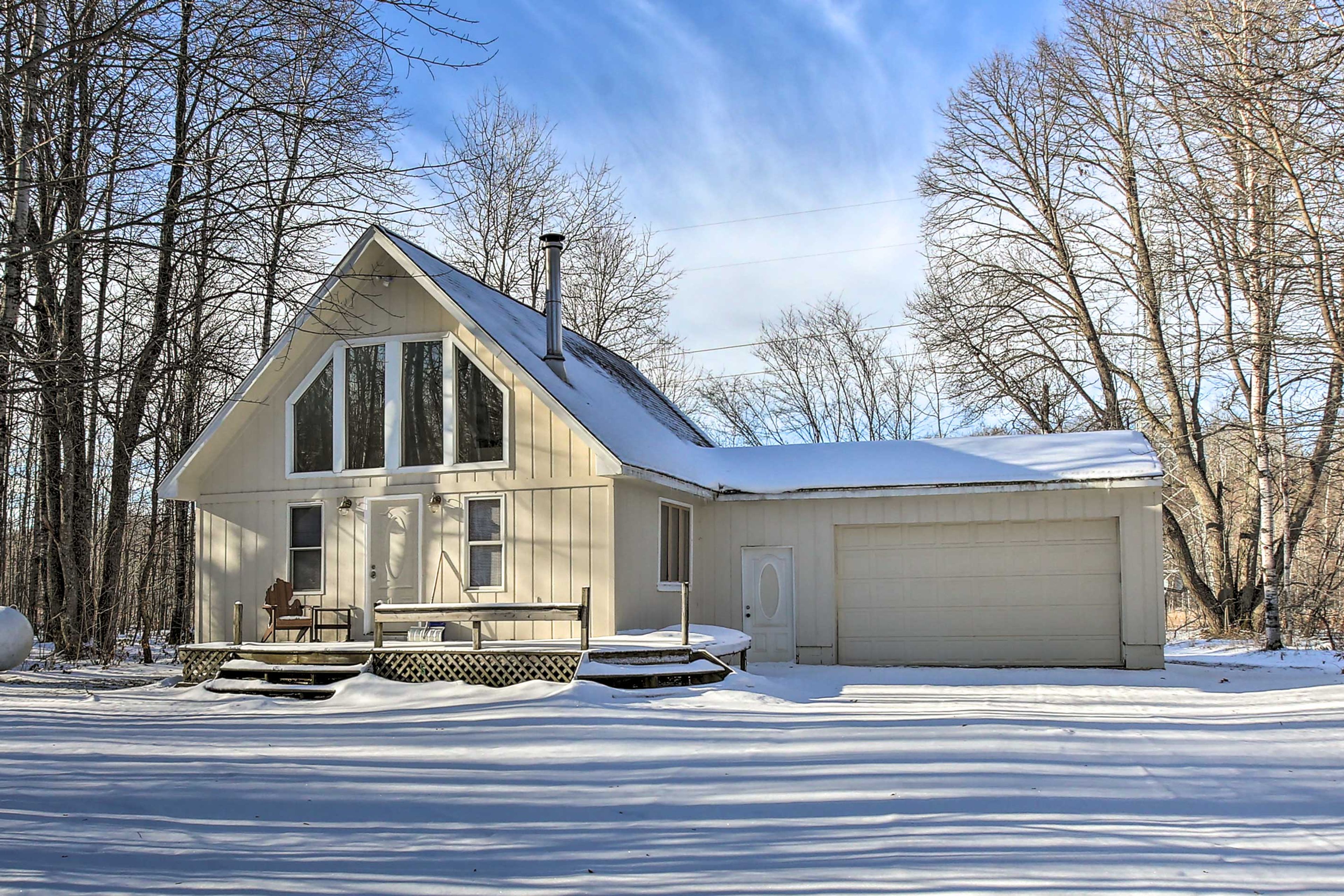 Exterior | Parking | Driveway (5 Vehicles) | Trailer Parking Permitted
