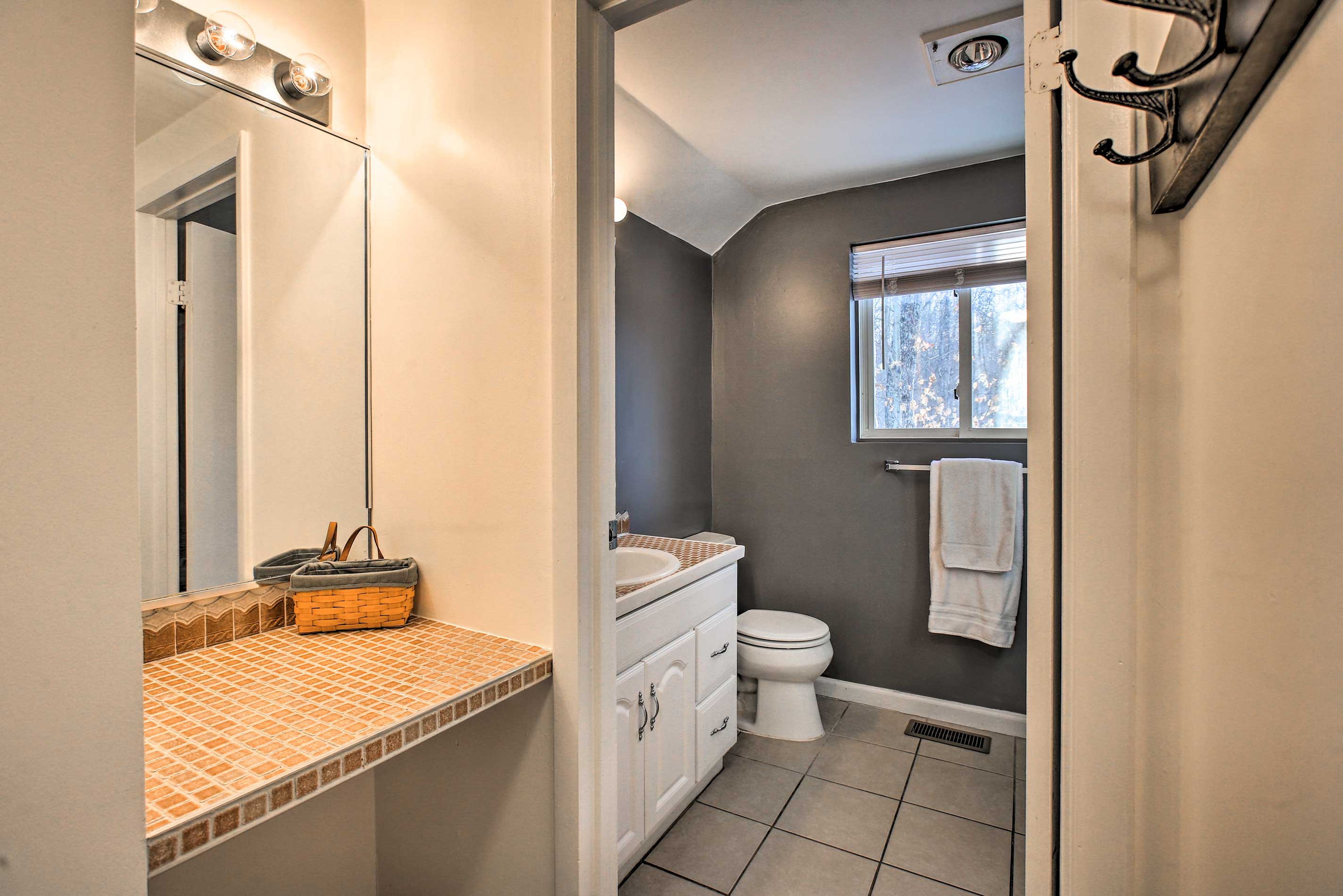 Full Bathroom | Towels & Linens Provided