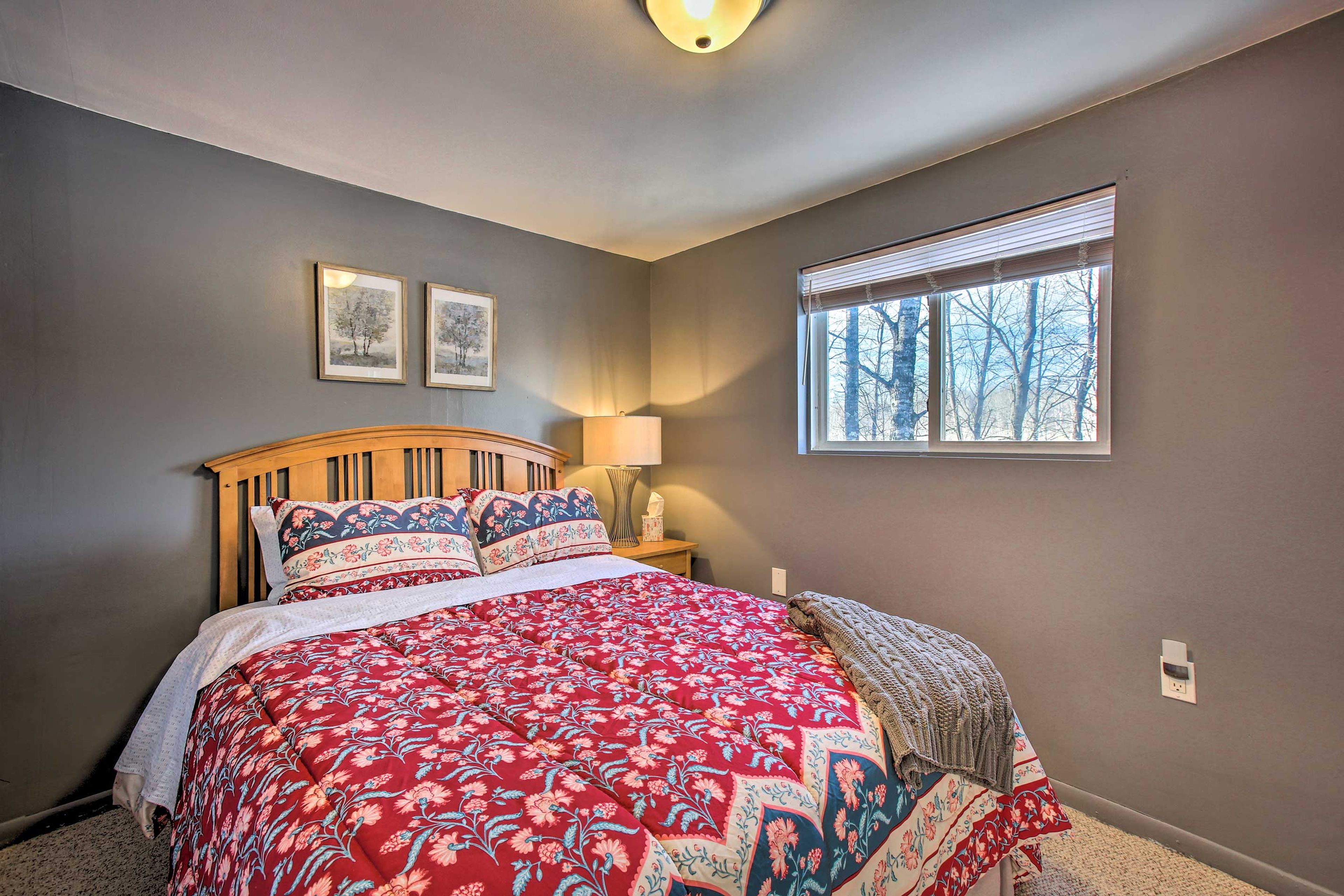 Bedroom 1 | Queen Bed