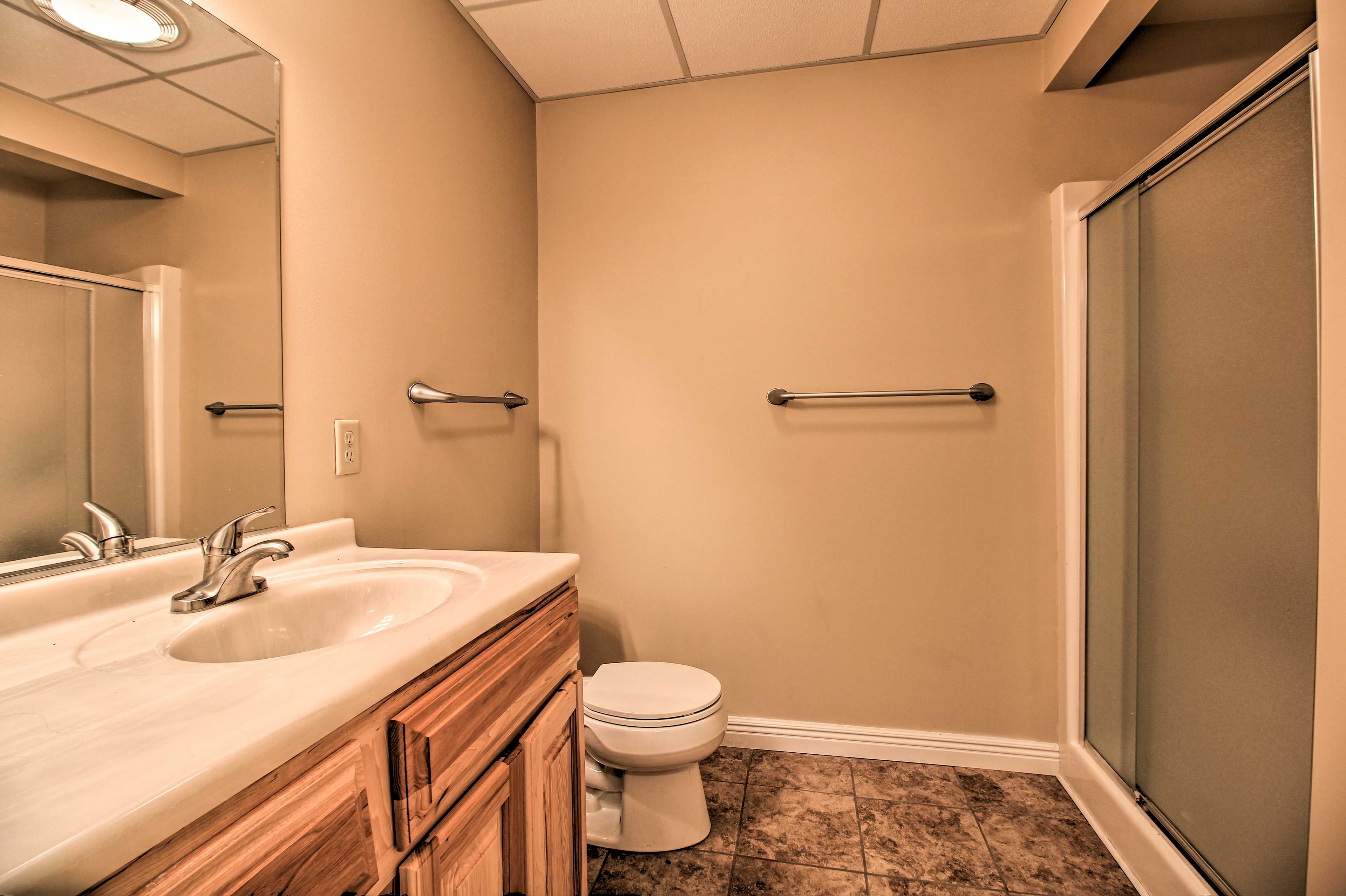 Full Bathroom | Complimentary Toiletries