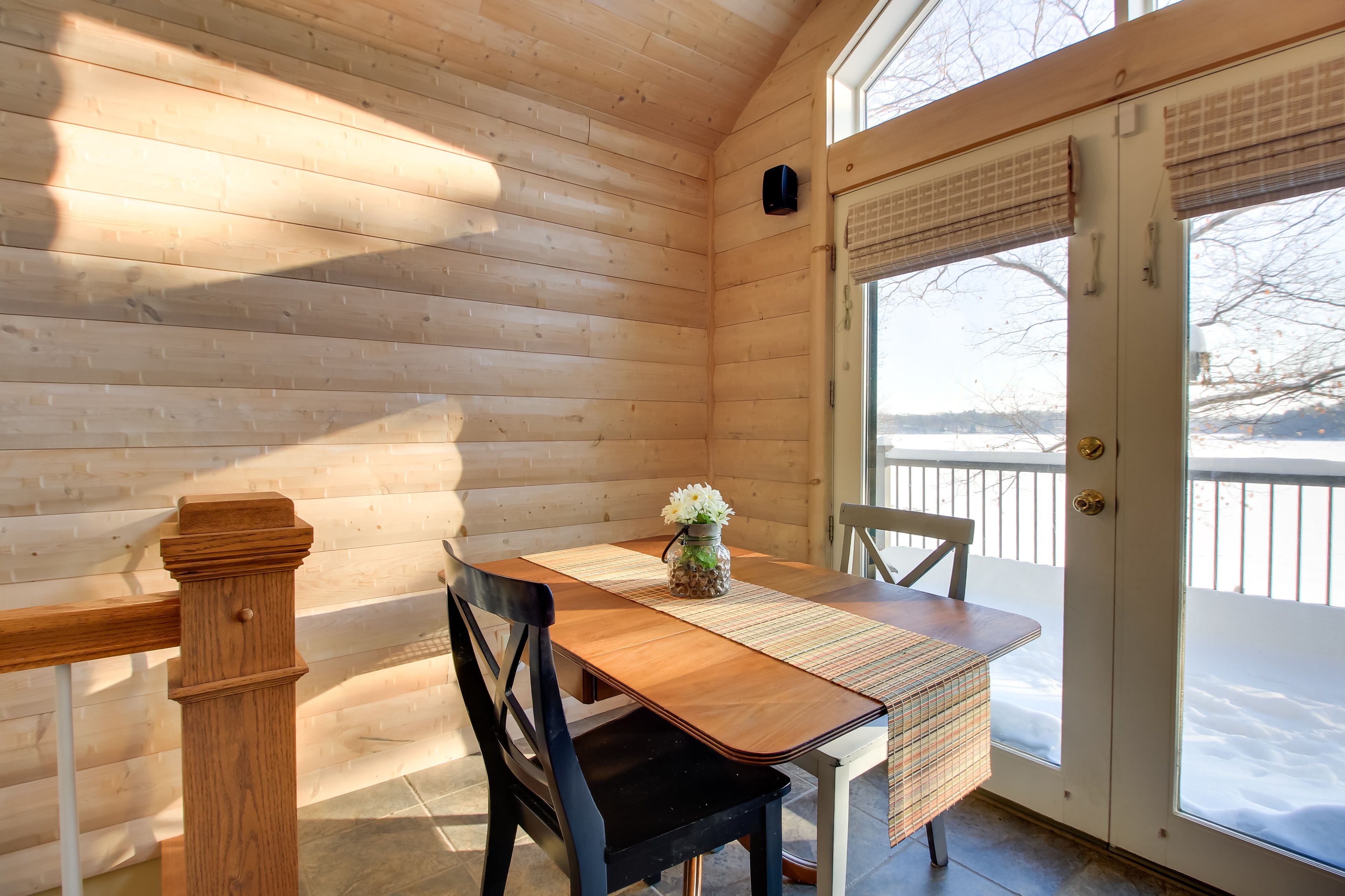 Dining Area | Dishes & Flatware Provided