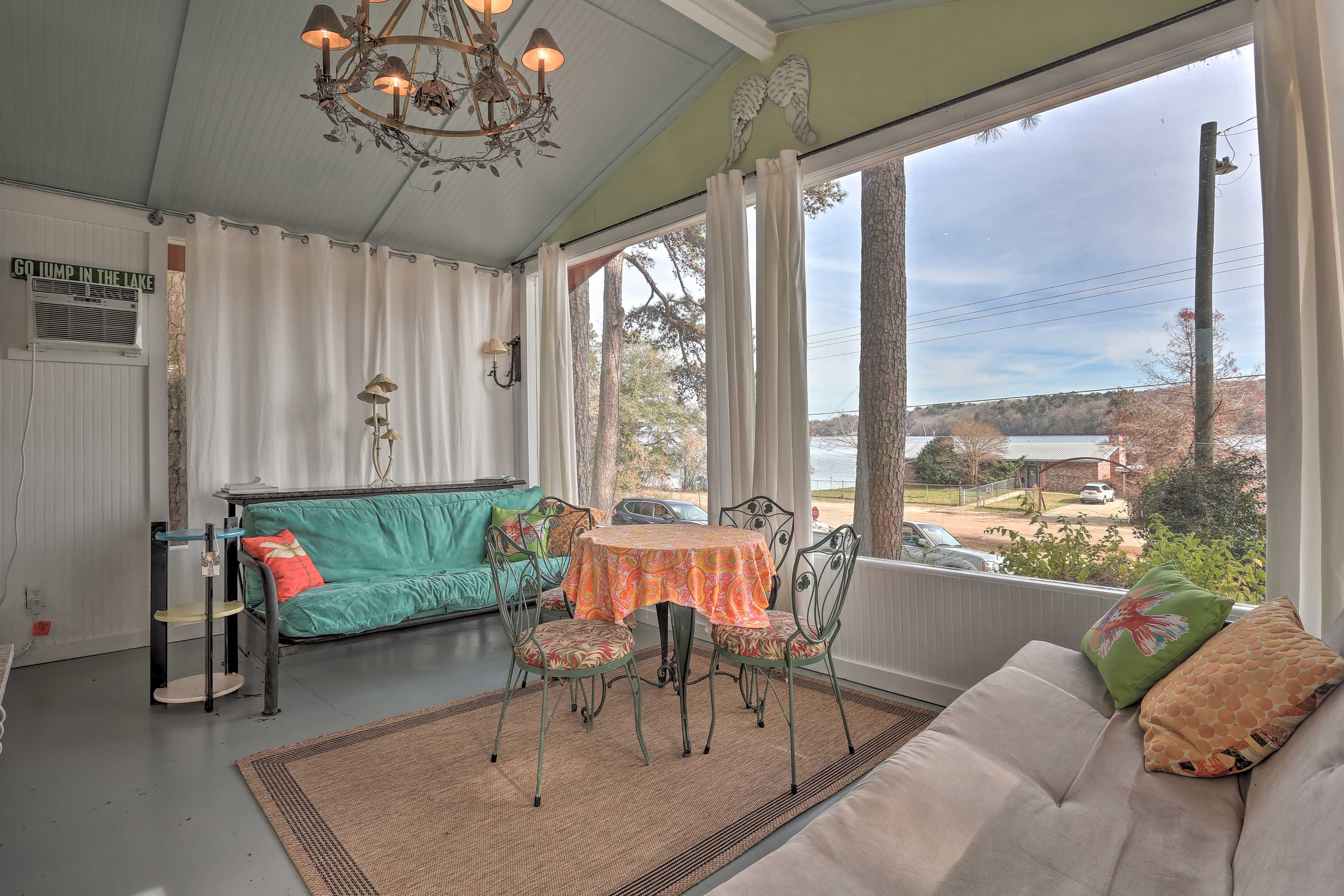 Guest Cottage | Living Area | Dining Table