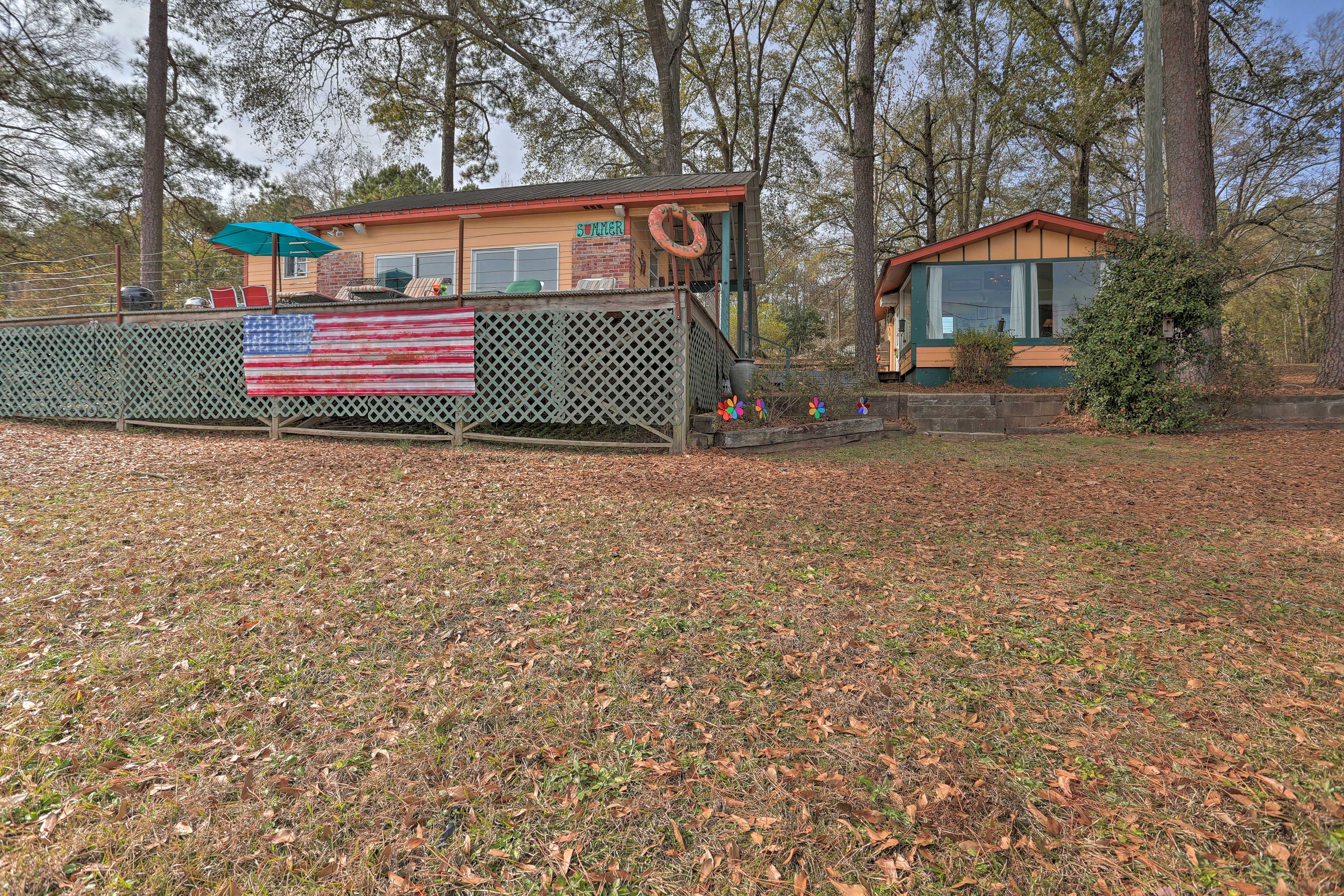 Backyard | Parking | Driveway (3 Vehicles)