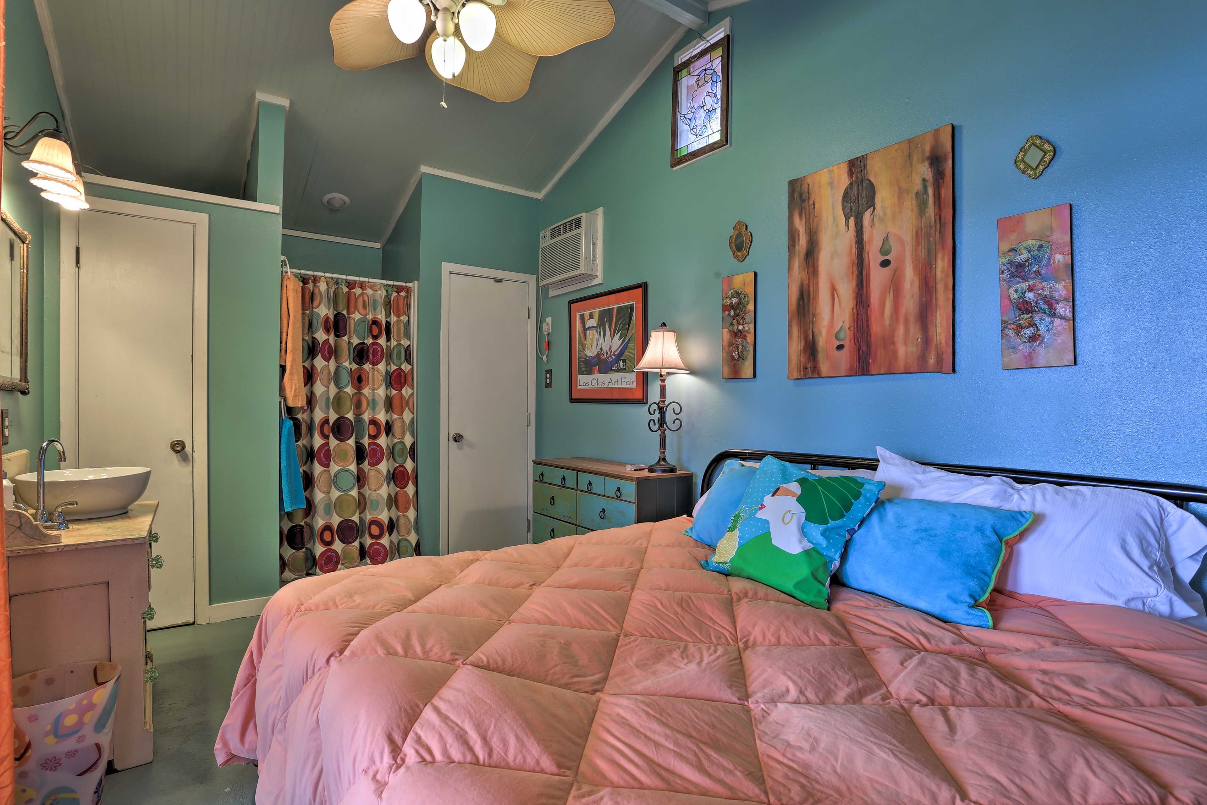 Guest Cottage | Bedroom | King Bed