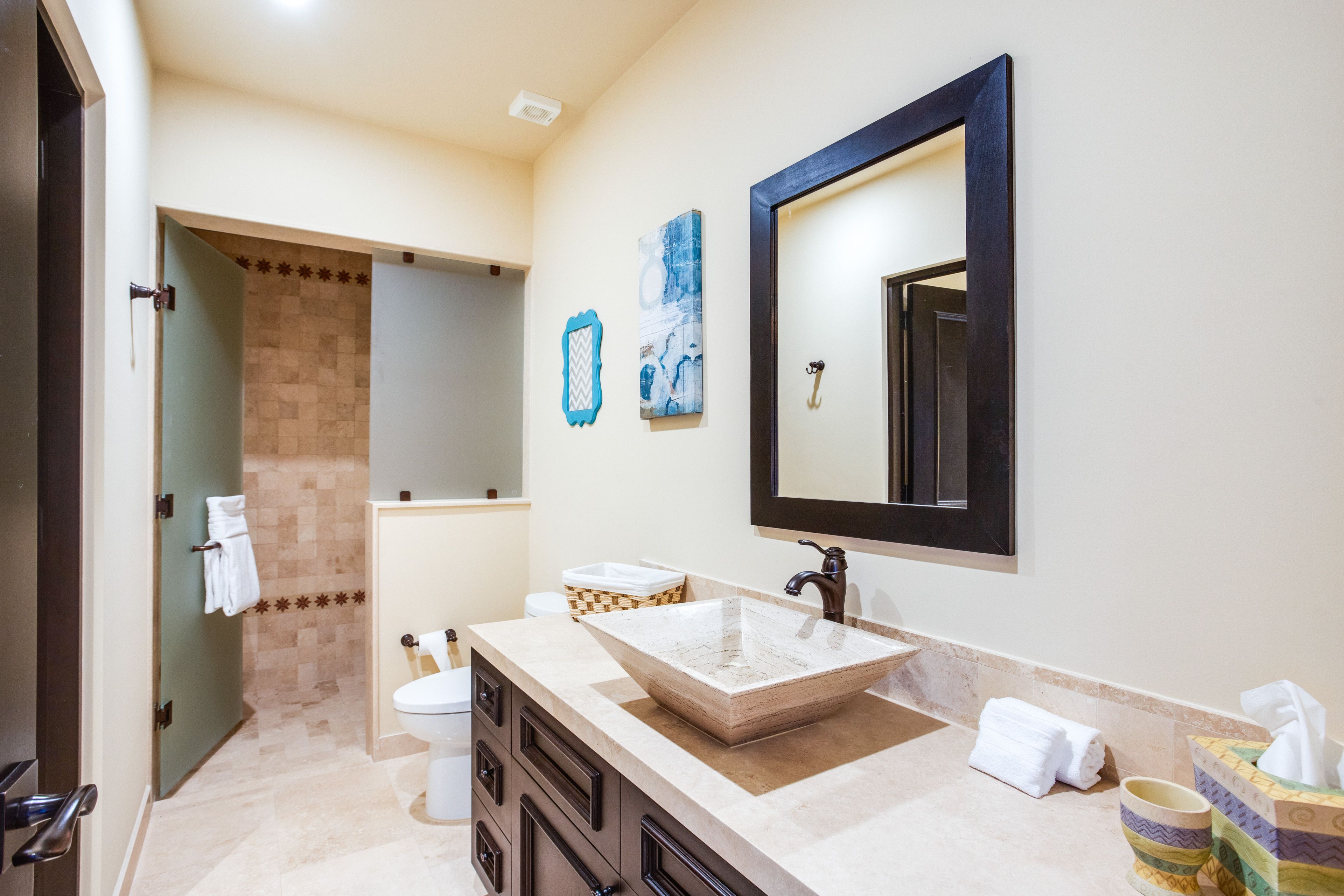 Full Bathroom | Complimentary Toiletries | Hair Dryer