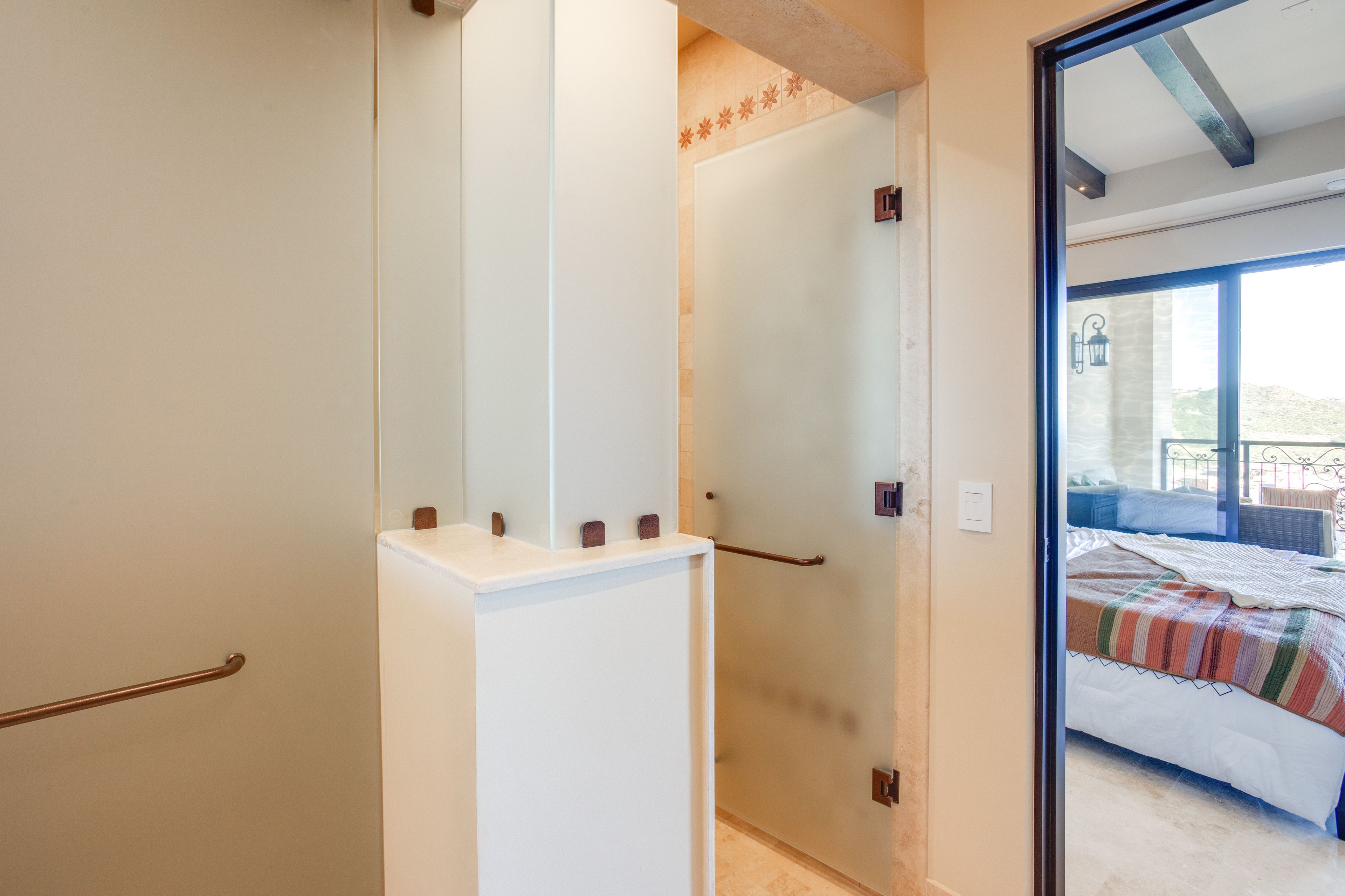 Full Bathroom | Linens & Towels