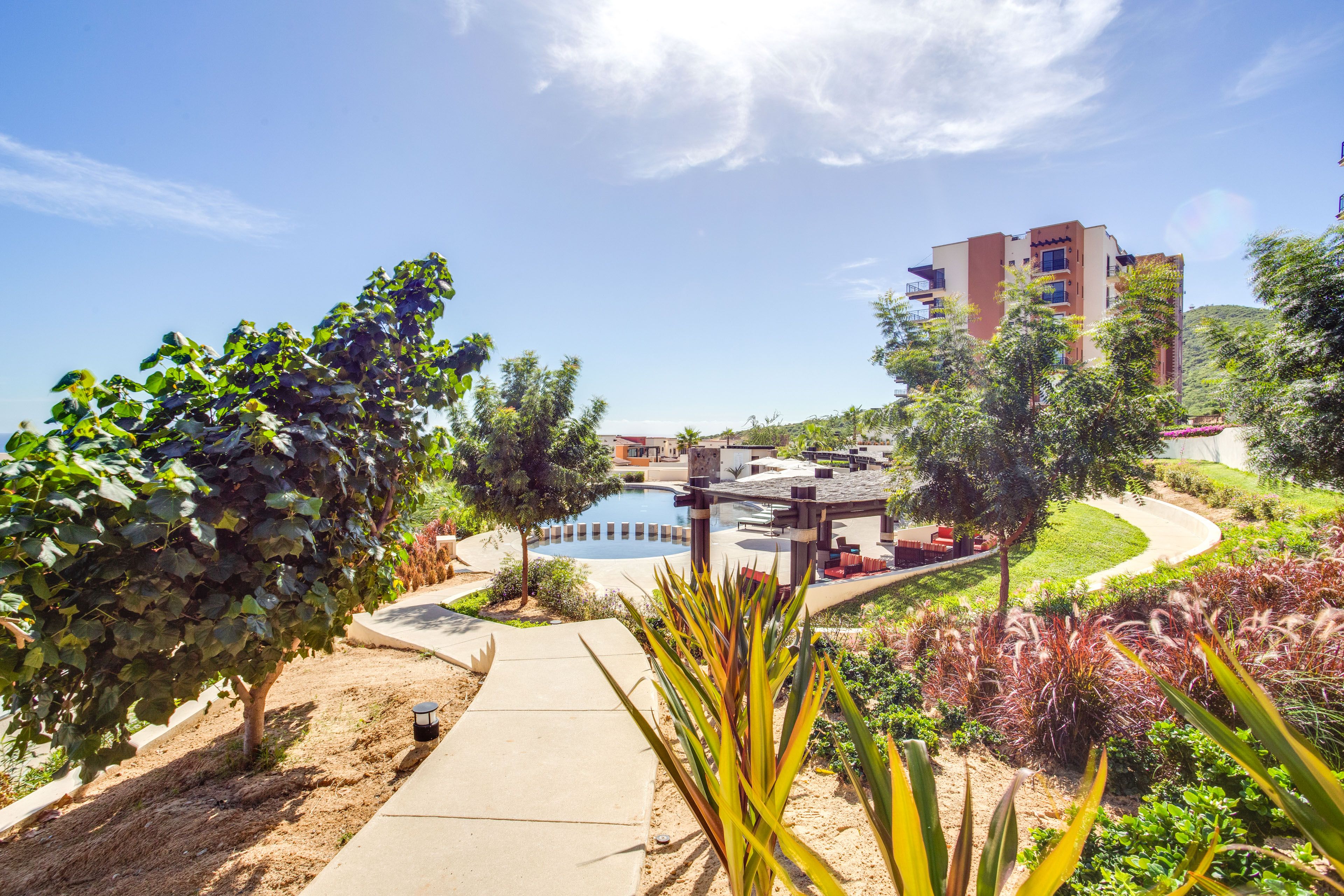 Community Amenities | Outdoor Pool