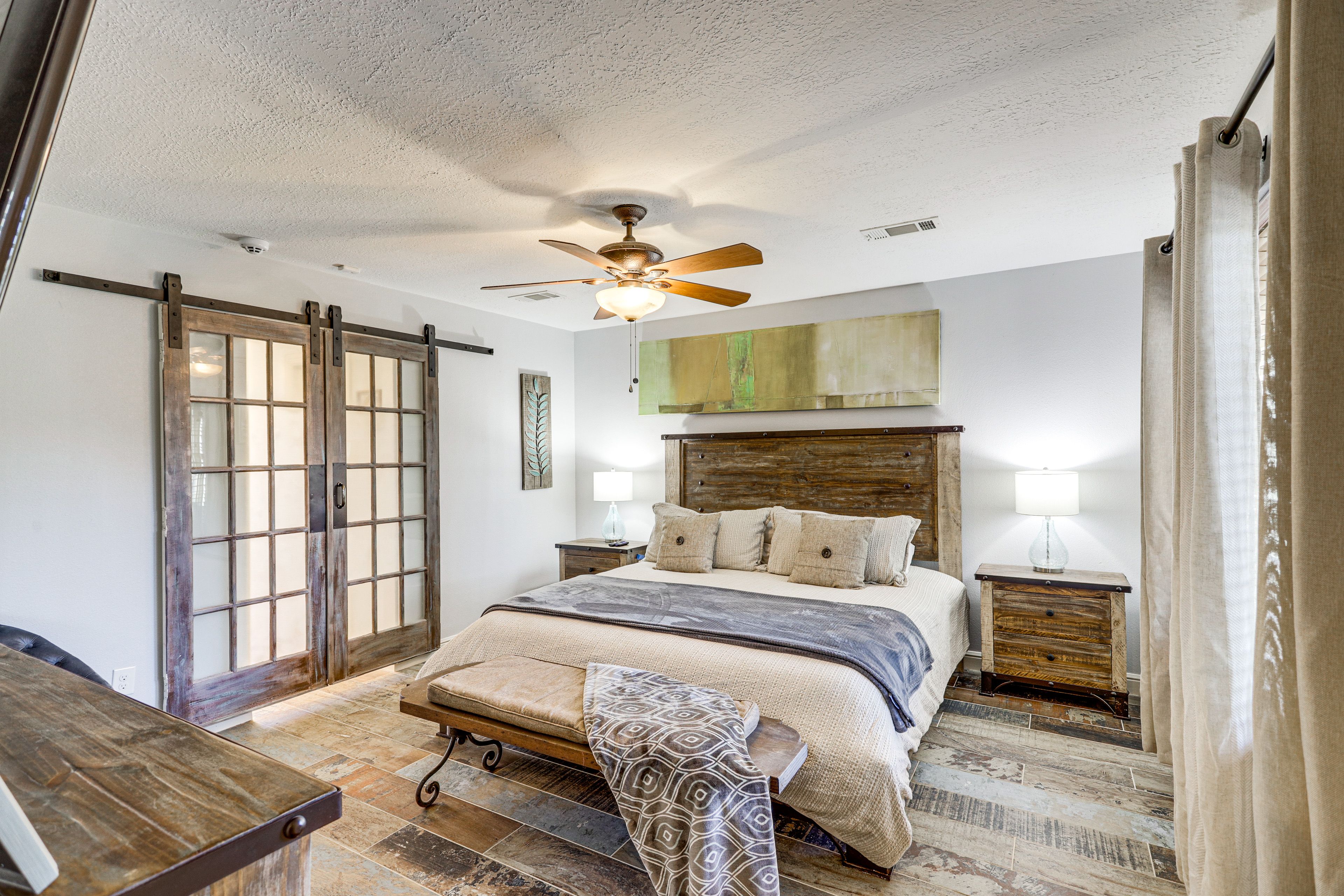 Bedroom 1 | King Bed | Smart TV | 1st Floor