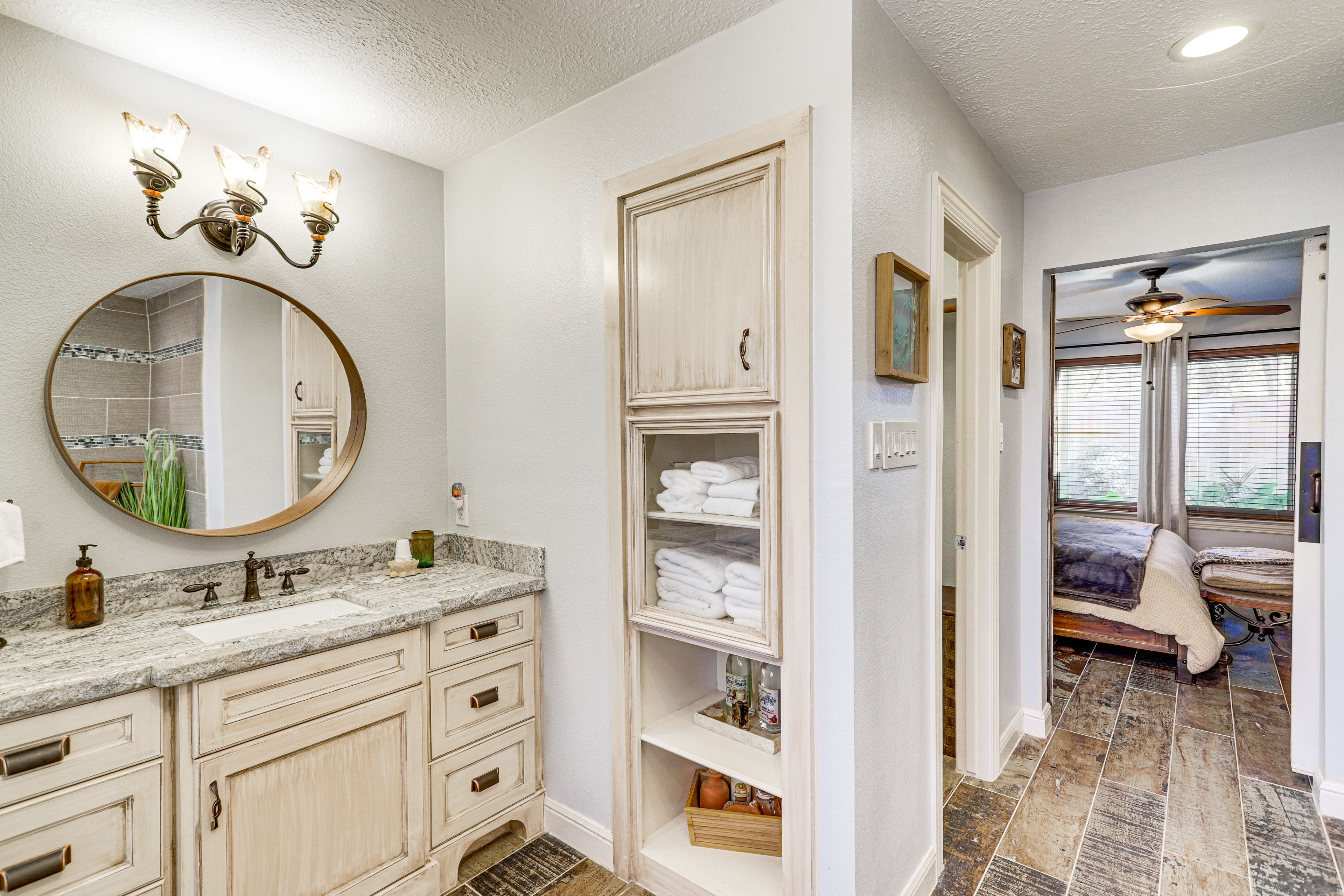 Full Bathroom | Complimentary Toiletries | 1st Floor