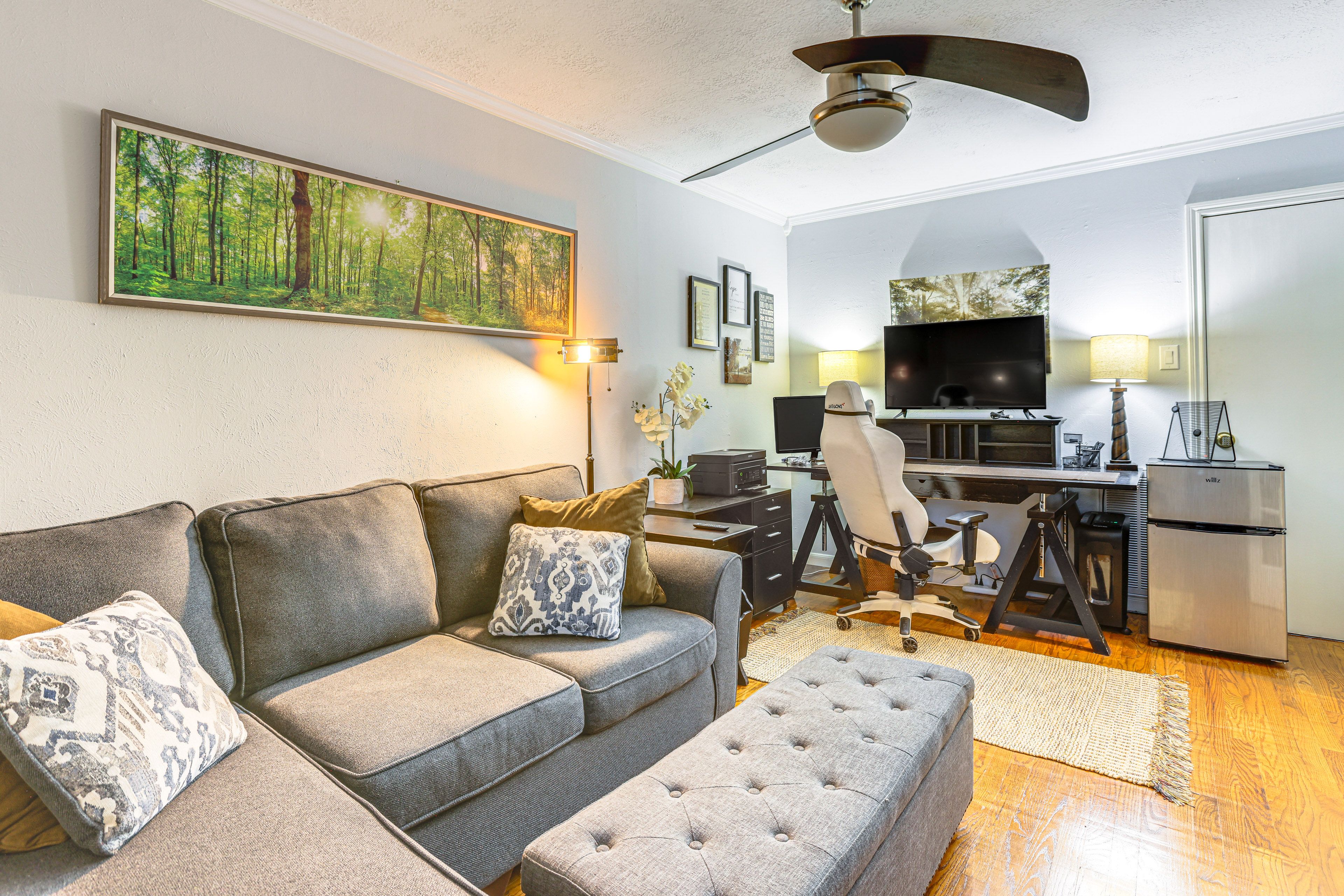 Office | Sleeper Sofa | Smart TV | Laptop Workspace | Free WiFi | 2nd Floor