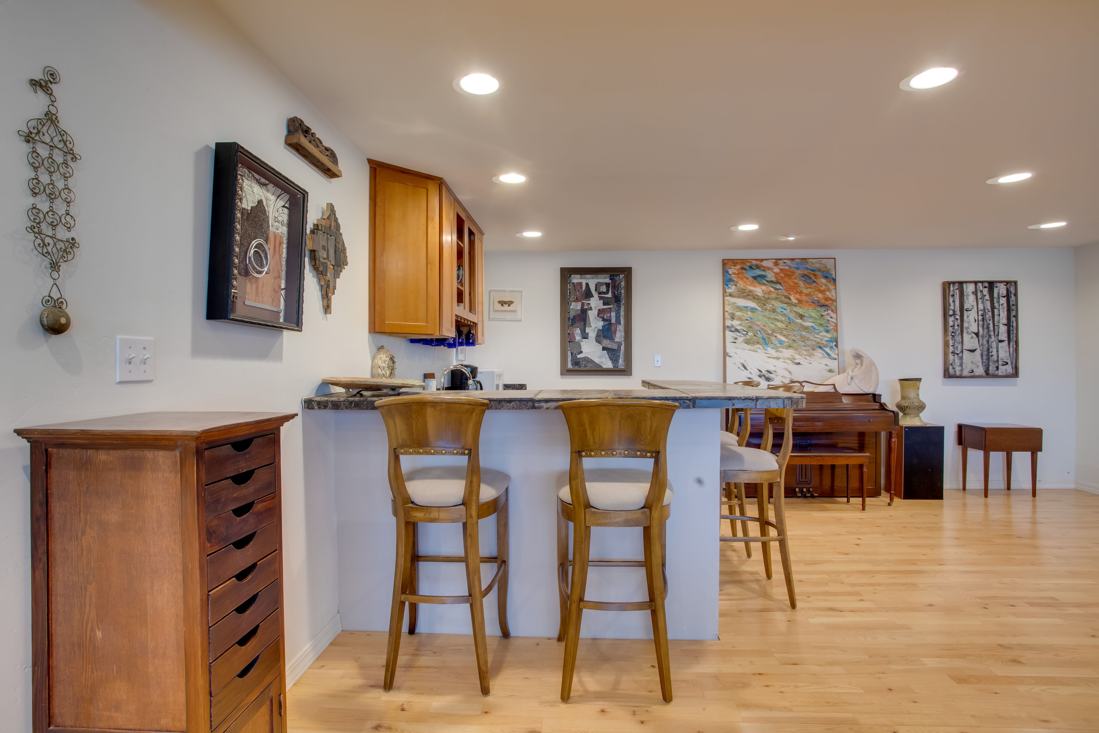 Breakfast Bar Dining Area | Dishes & Flatware Provided