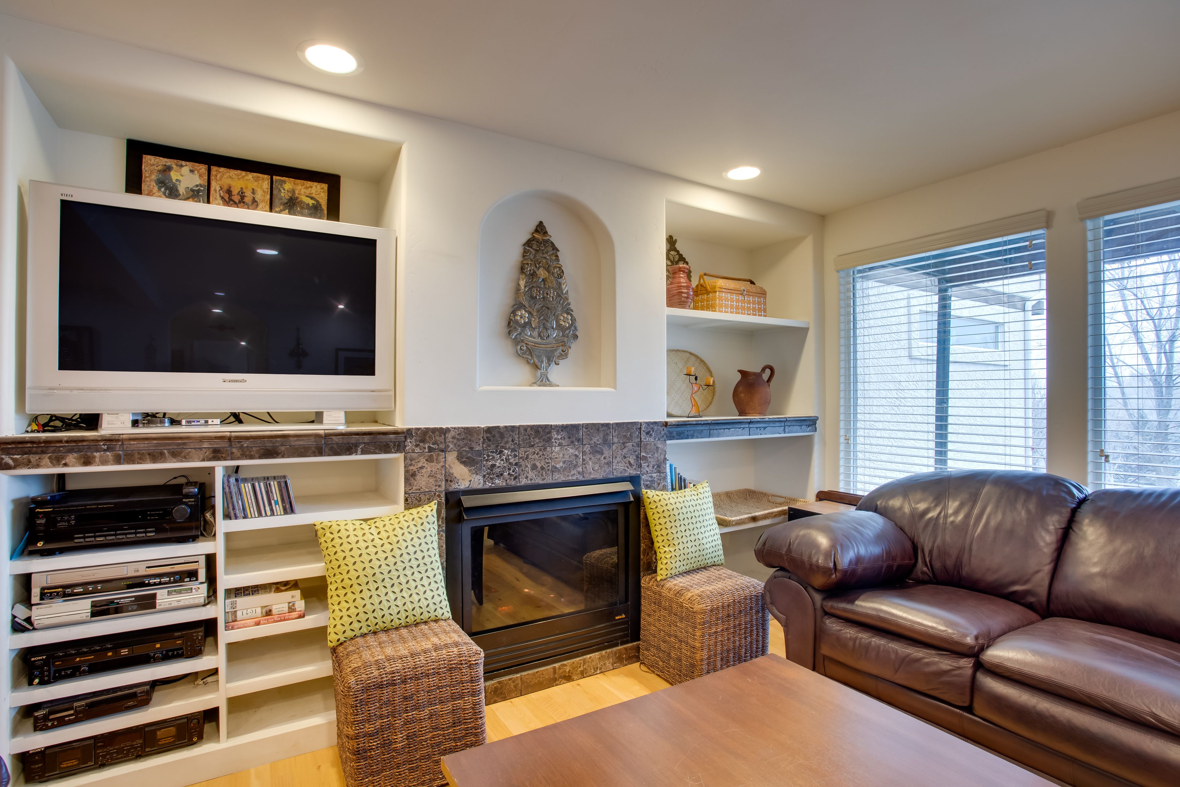 Living Room | Gas Fireplace | Free WiFi | Sleeper Sofa