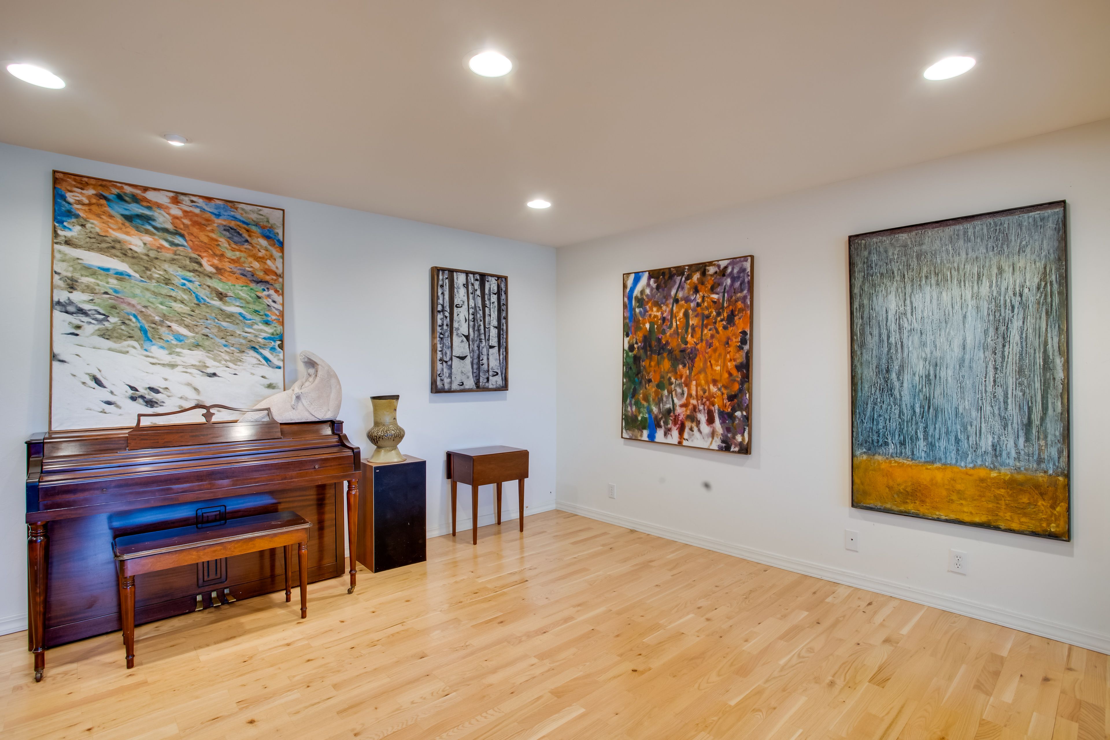 Sitting Area | Piano