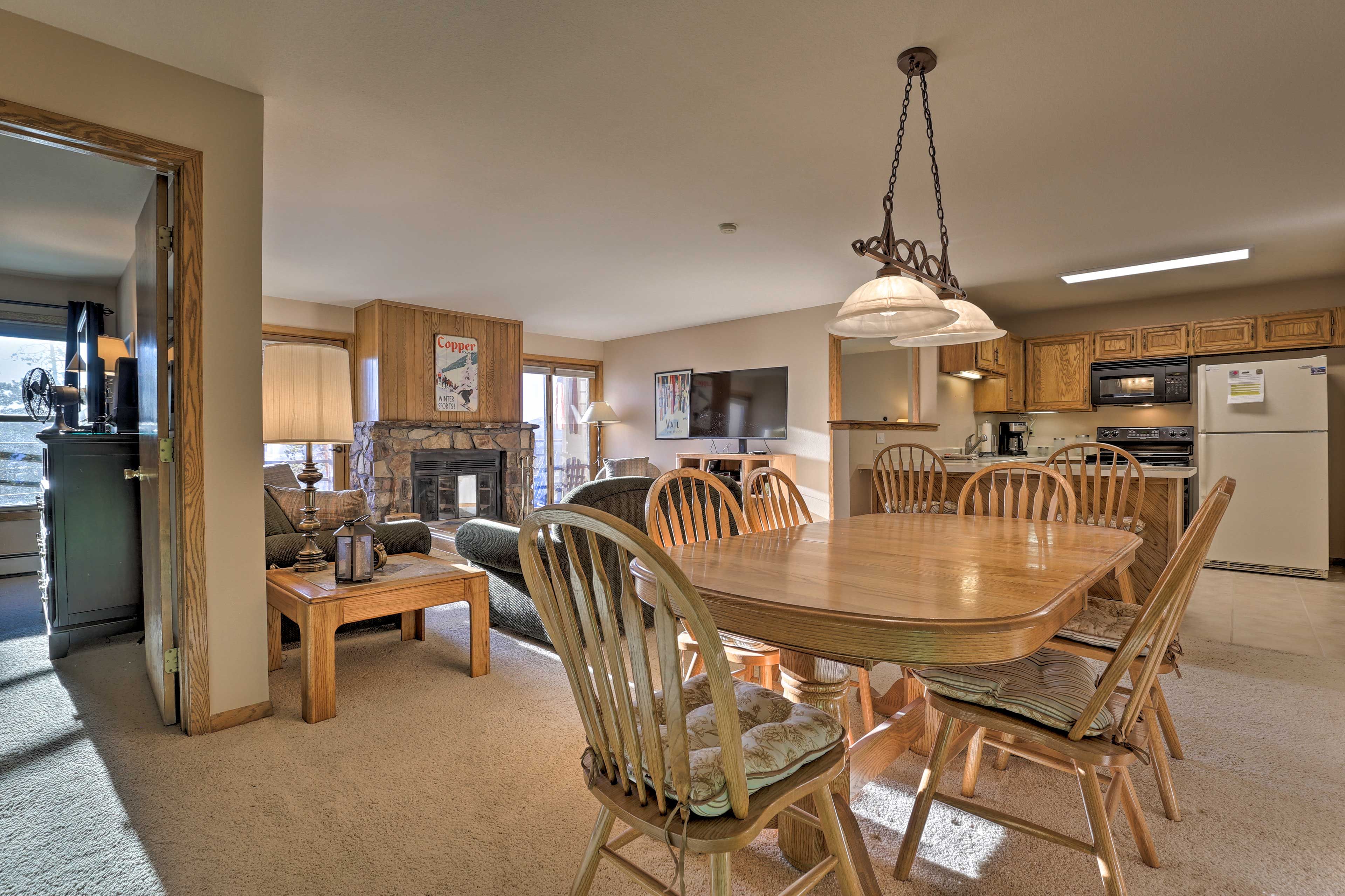 Dining Area | Dishes & Flatware Provided