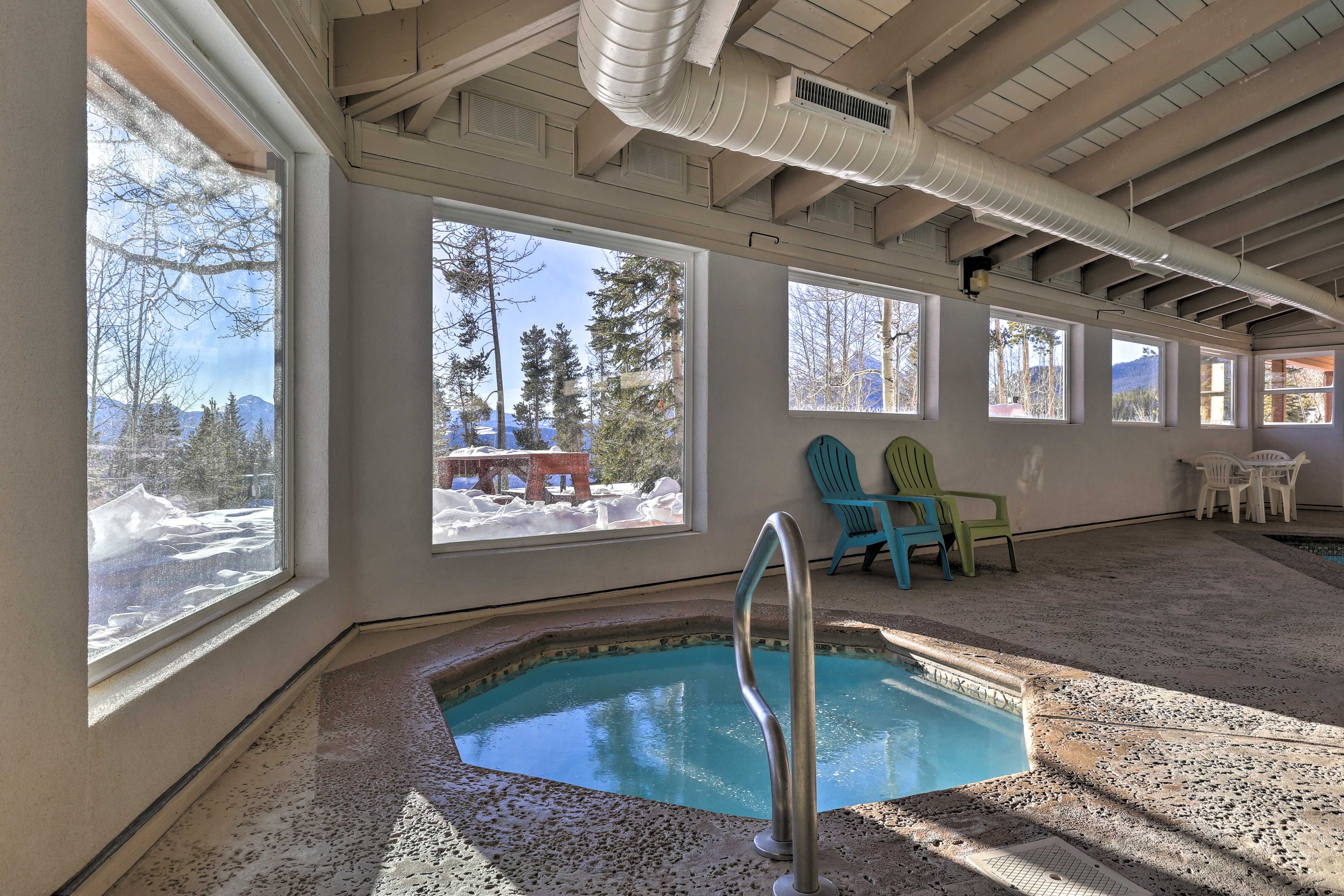 Community Amenities | Hot Tub & Pool