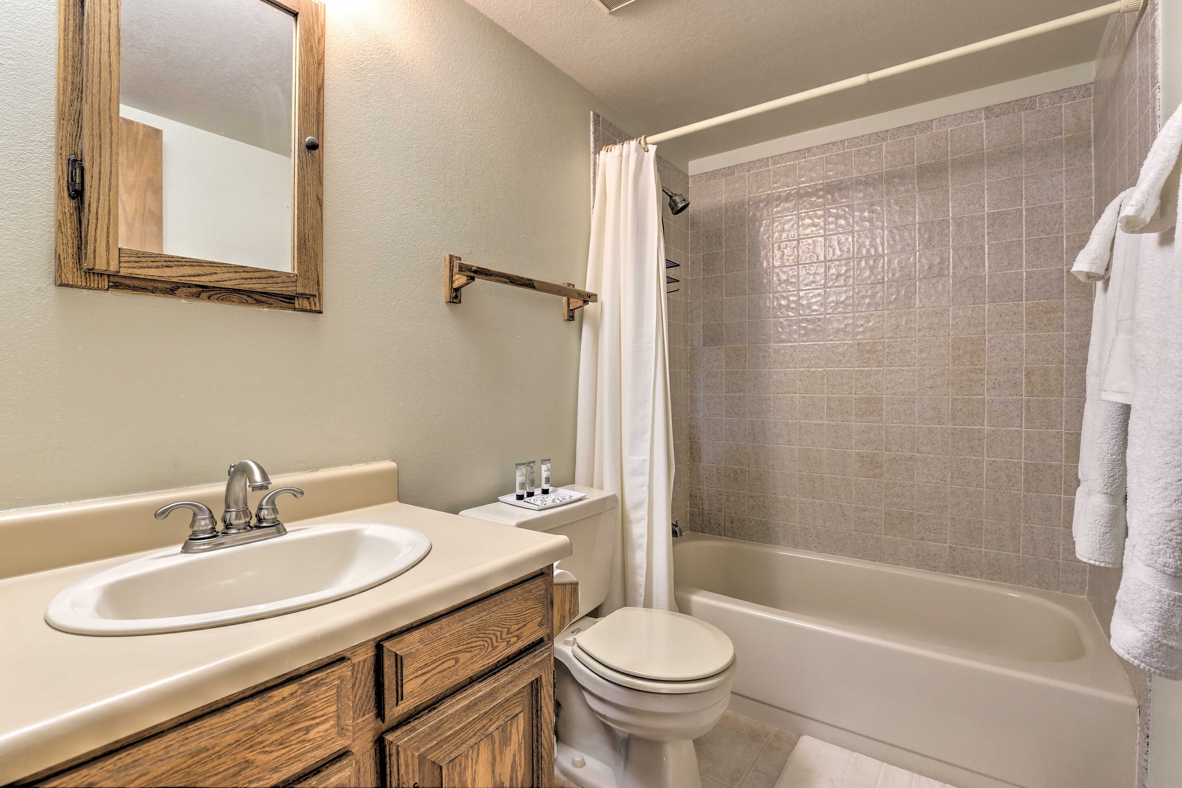En-Suite Bathroom | Towels & Linens Provided