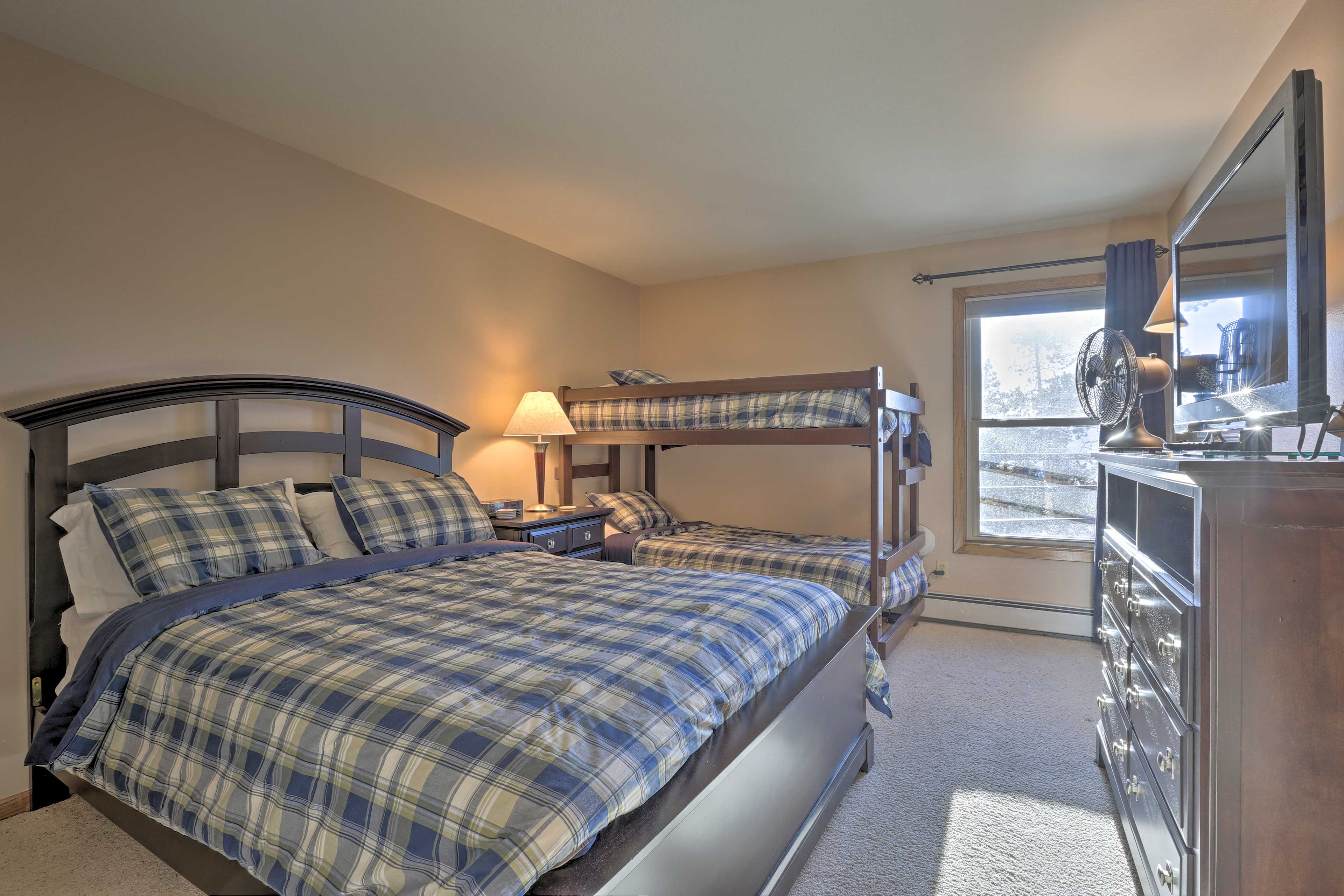 Bedroom 2 | Queen Bed, Twin Bunk Bed