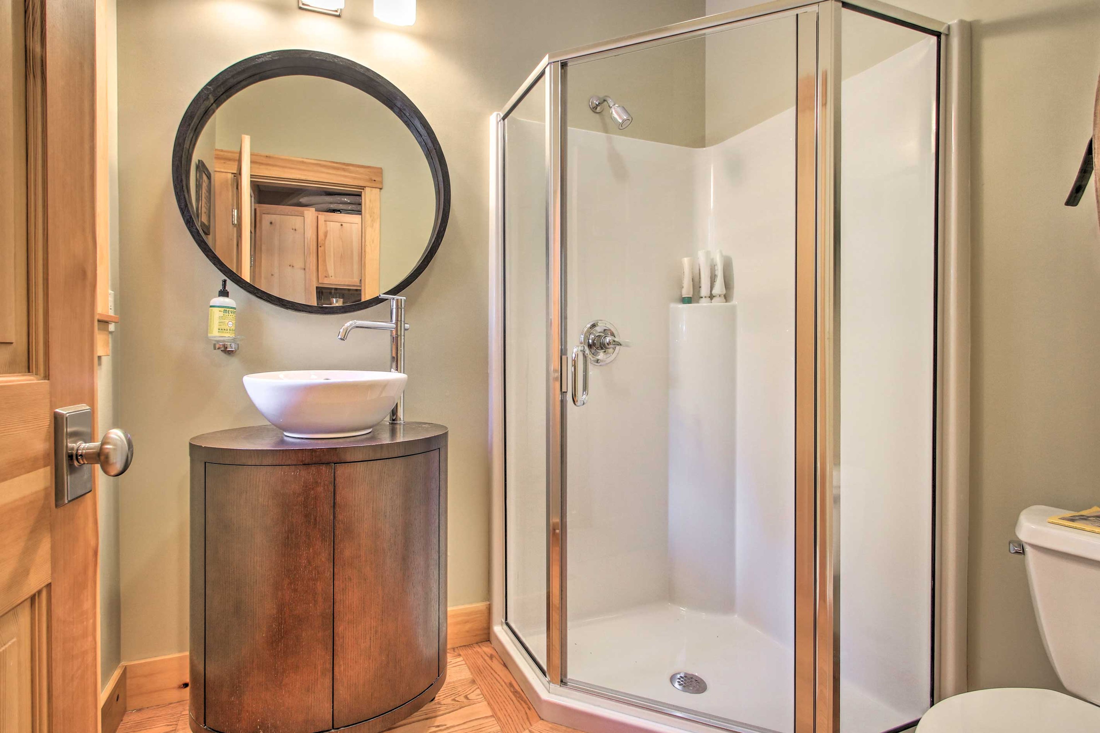 Full Bathroom | Towels & Linens Provided