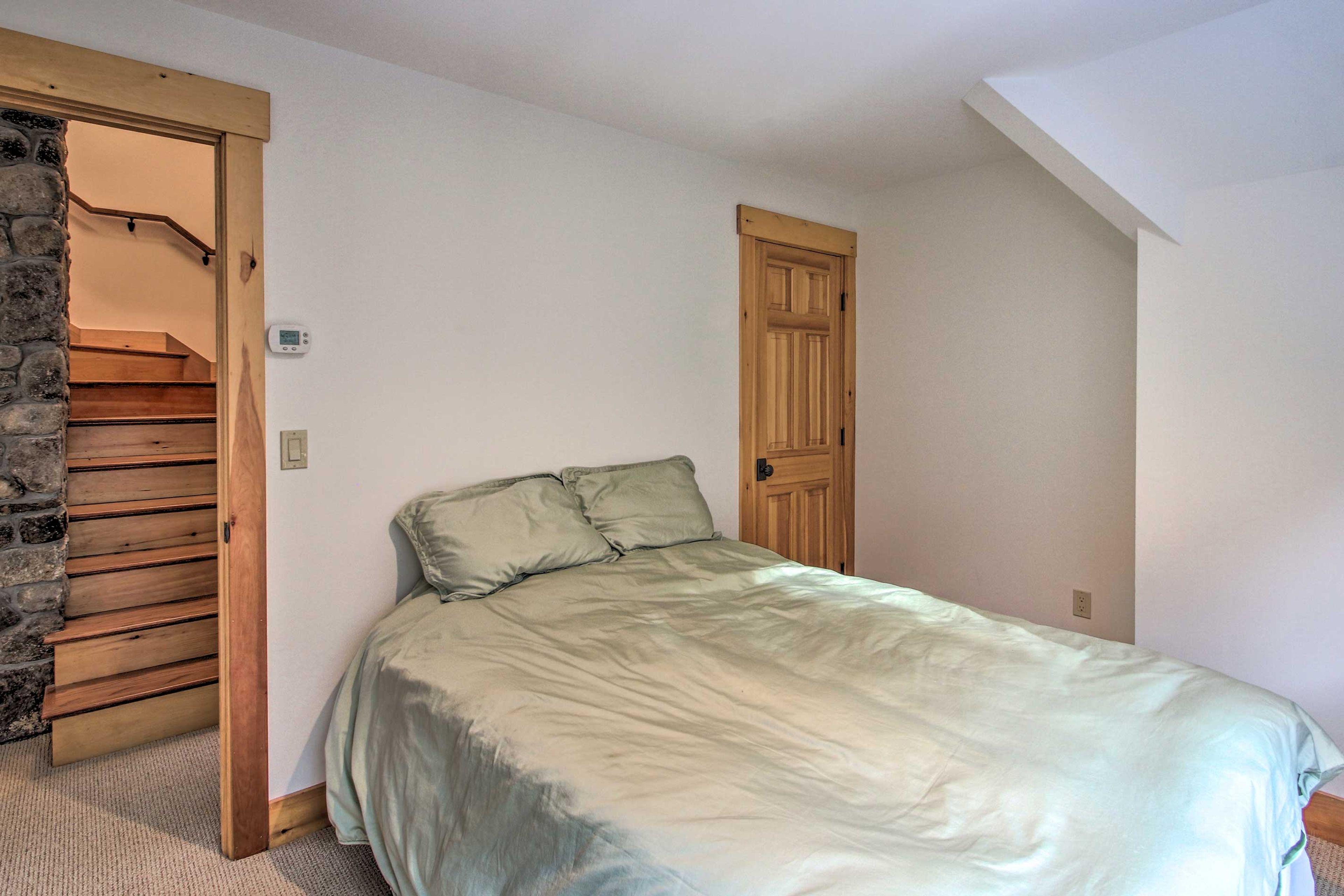 Bedroom 4 | Queen Bed