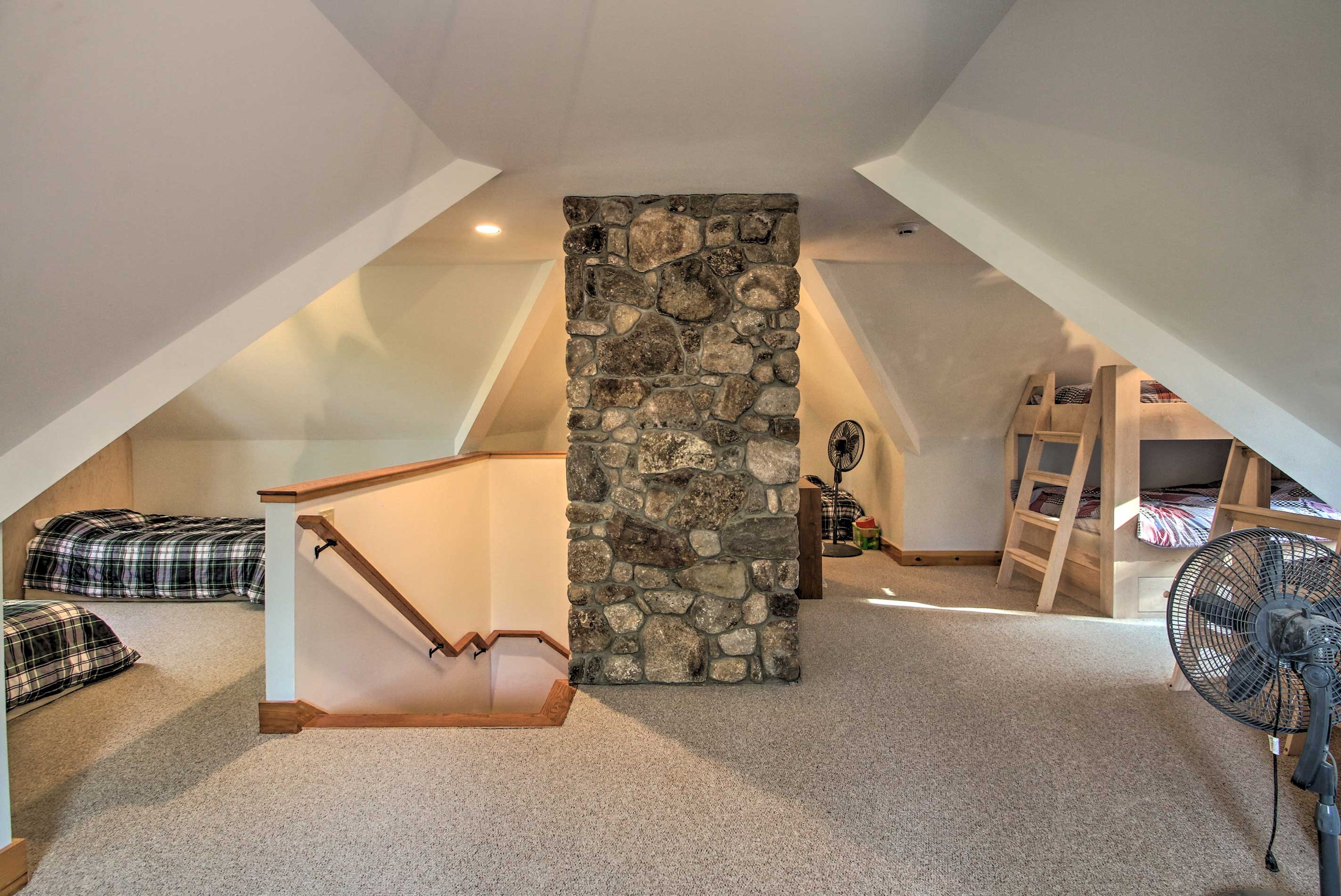 Bedroom 5 (Bunk Room) | 2 Twin/Full Bunk Beds, 2 Full & 2 Twin Mattresses